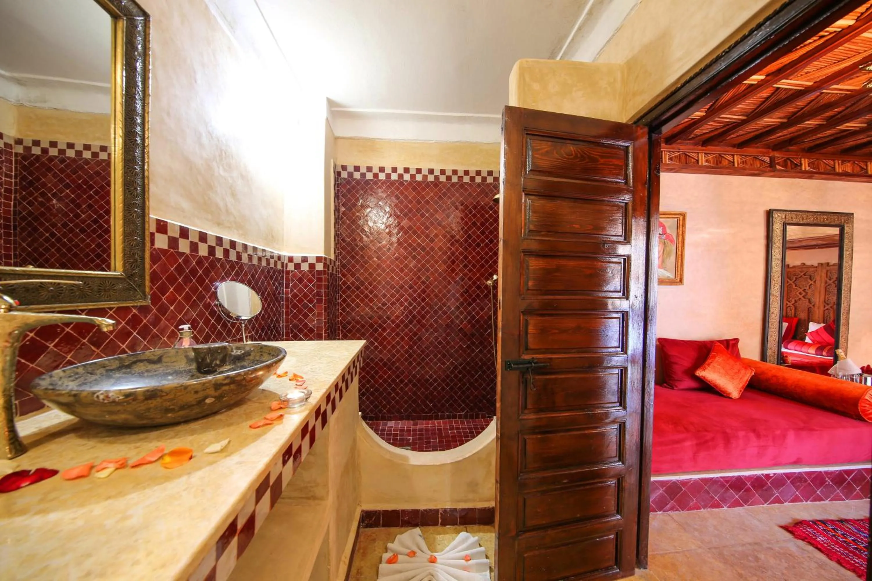 Bathroom, Bed in Riad Africa - Marrakech Medina Maison d'Hote