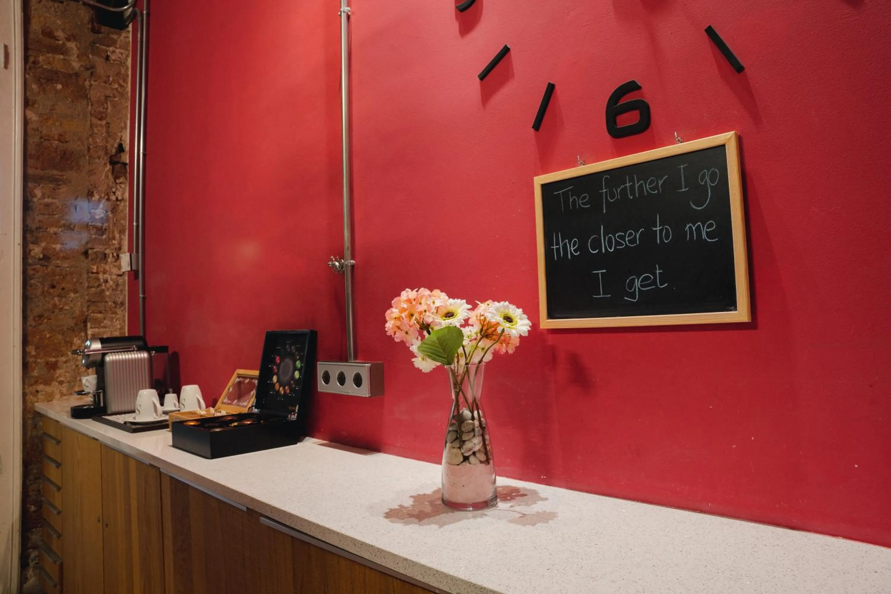 Restaurant/places to eat in Cosmopolitan Boutique Rambla