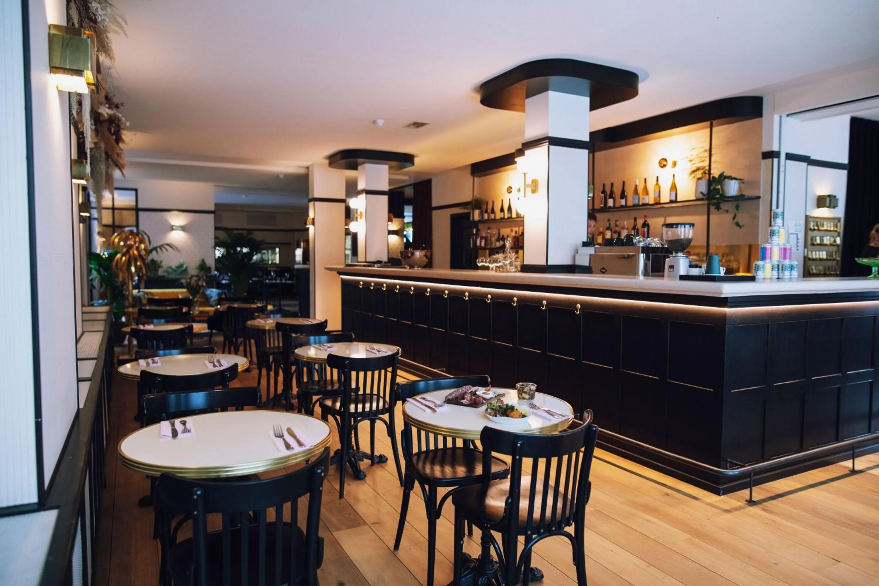 Lounge or bar in Latroupe Hotel Jardin Secret