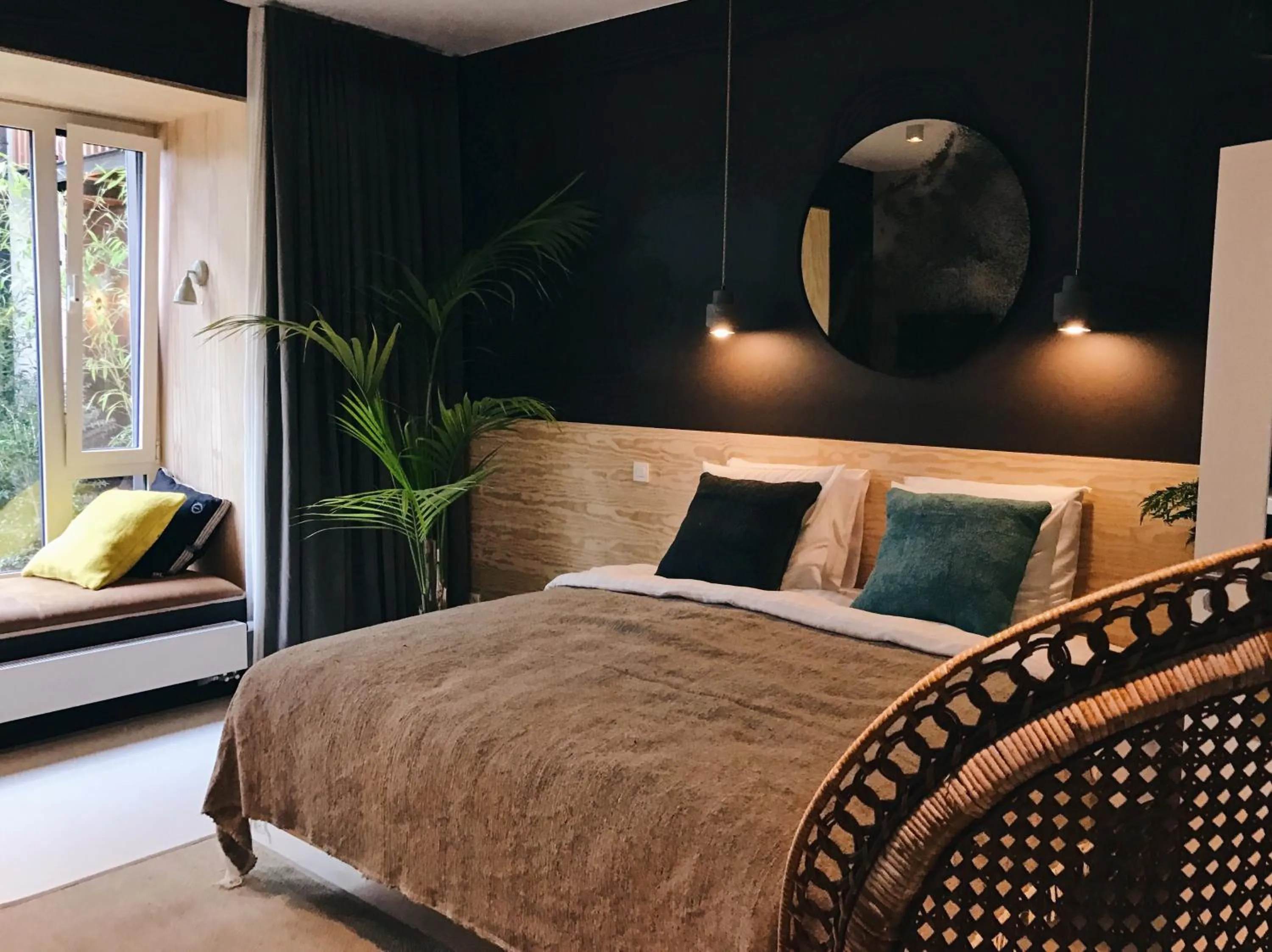 Decorative detail, Bed in Latroupe Hotel Jardin Secret