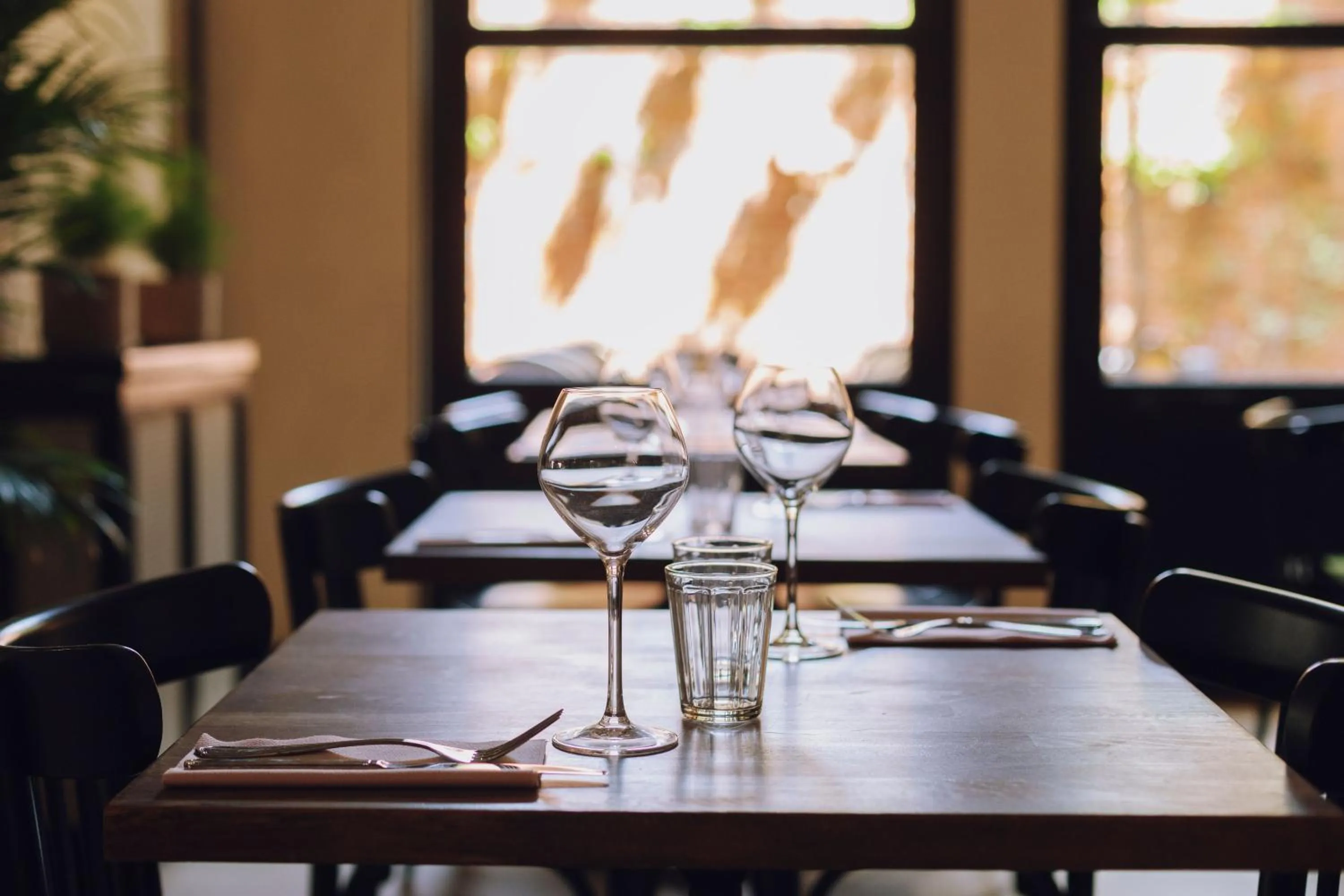 Restaurant/places to eat in Latroupe Hotel Jardin Secret