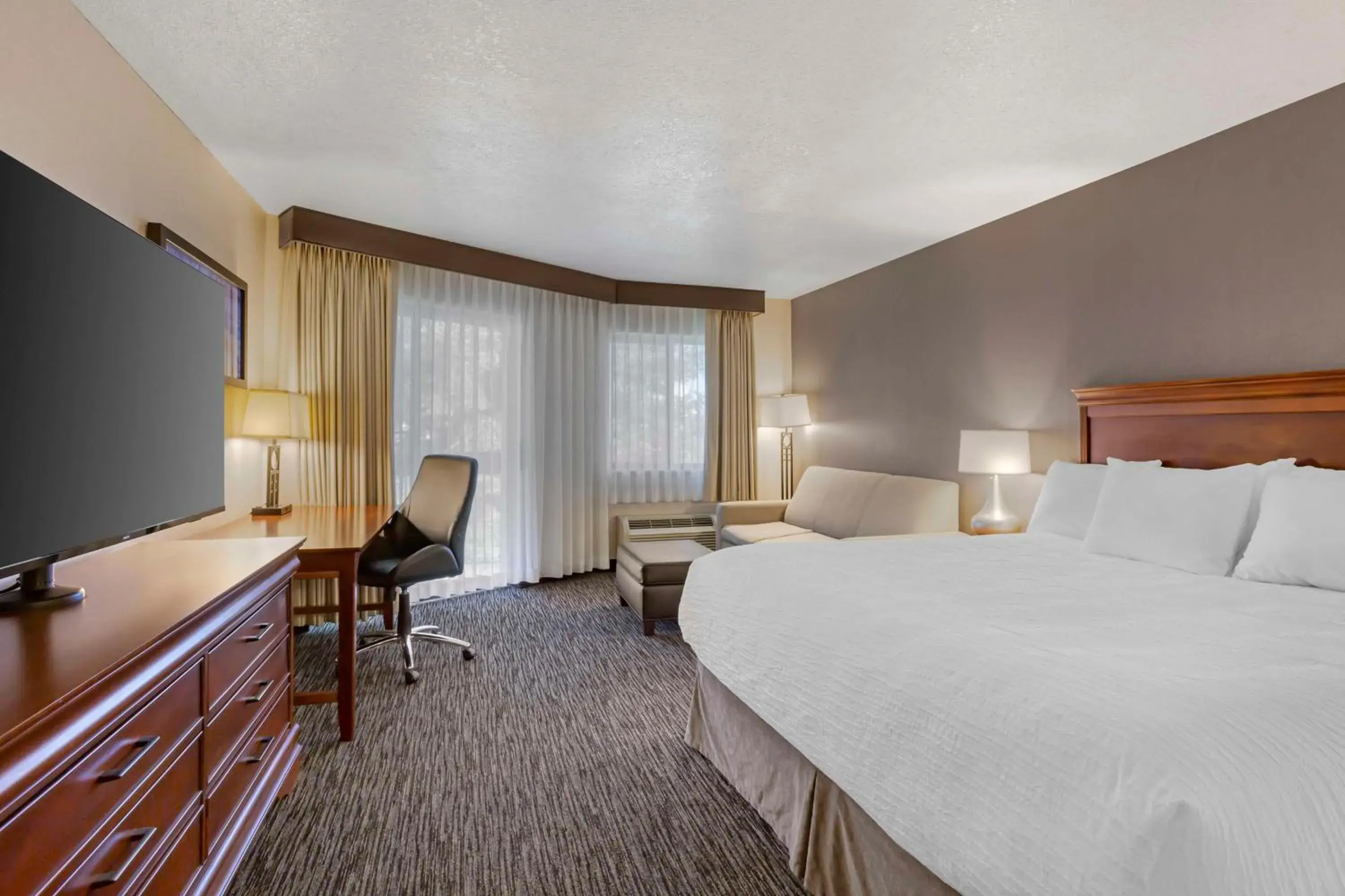 Bedroom, Bed in Best Western Plus Landmark Inn Bedroom, Bed in Best Western Plus Landmark Inn