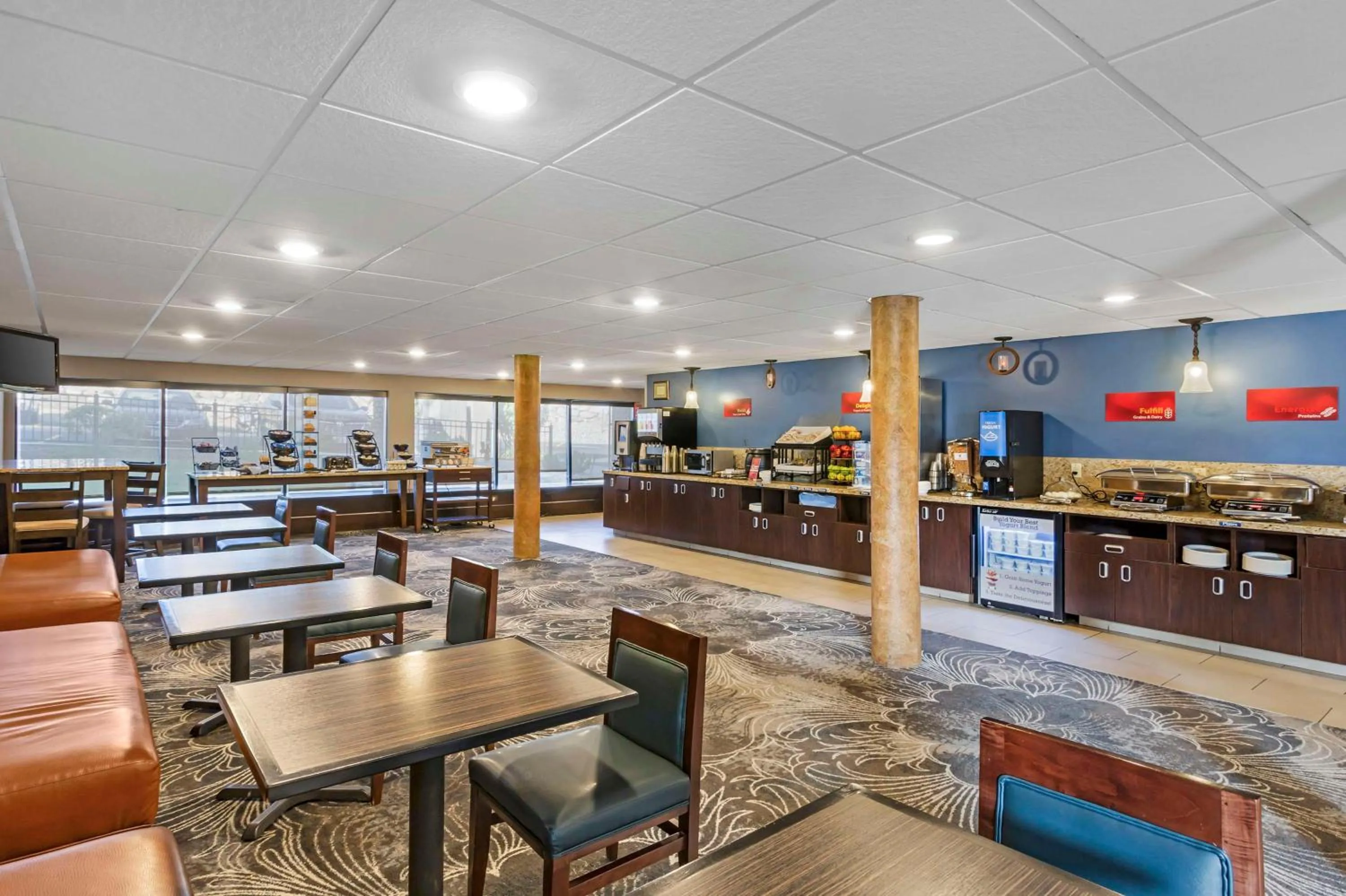 Breakfast in Best Western Plus Landmark Inn