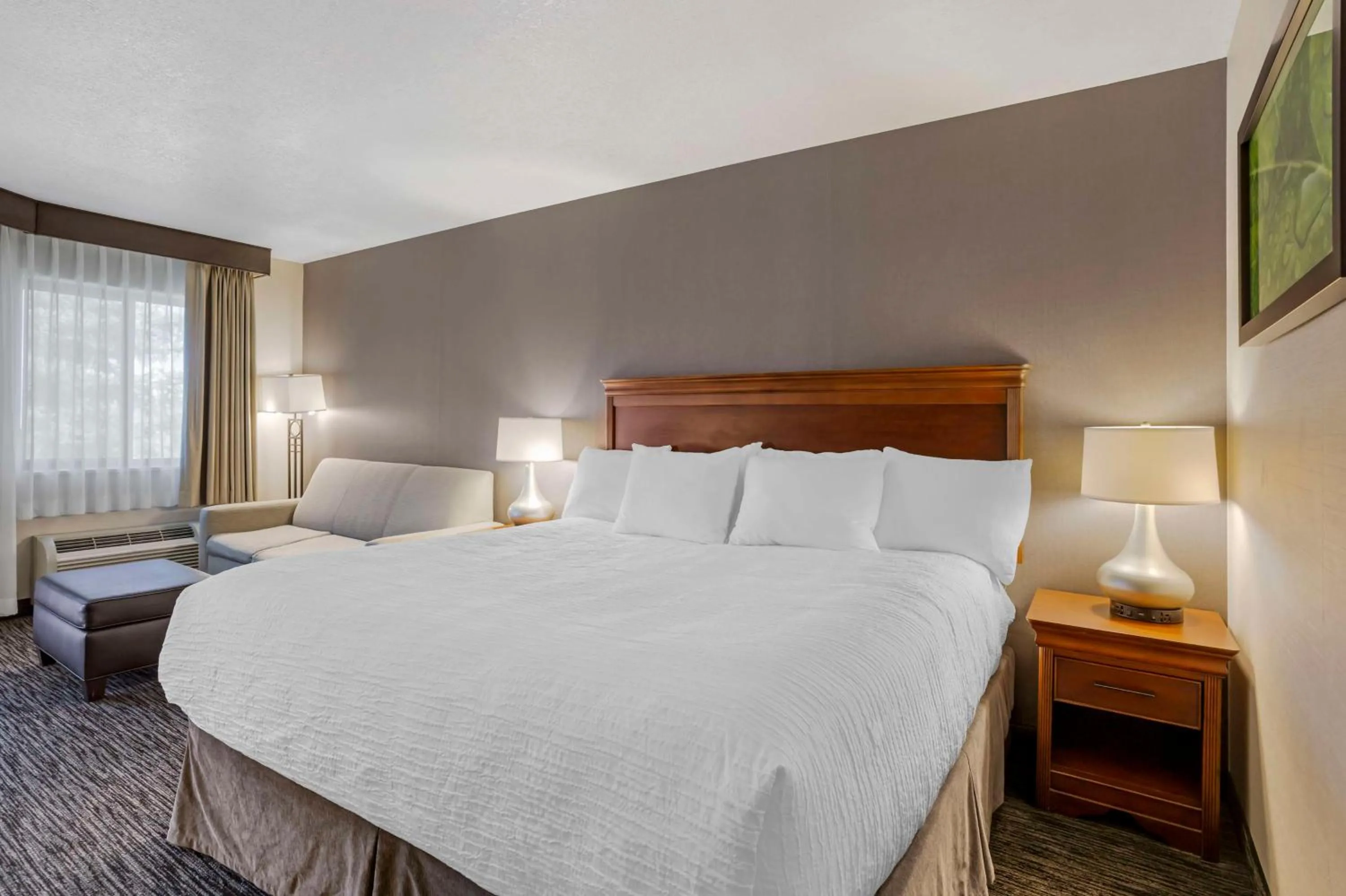 Bedroom, Bed in Best Western Plus Landmark Inn