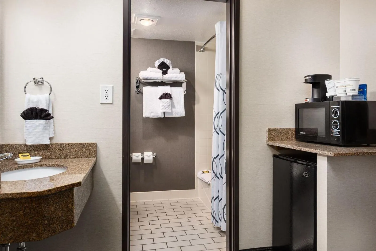 Coffee/tea facilities in Best Western Plus Landmark Inn