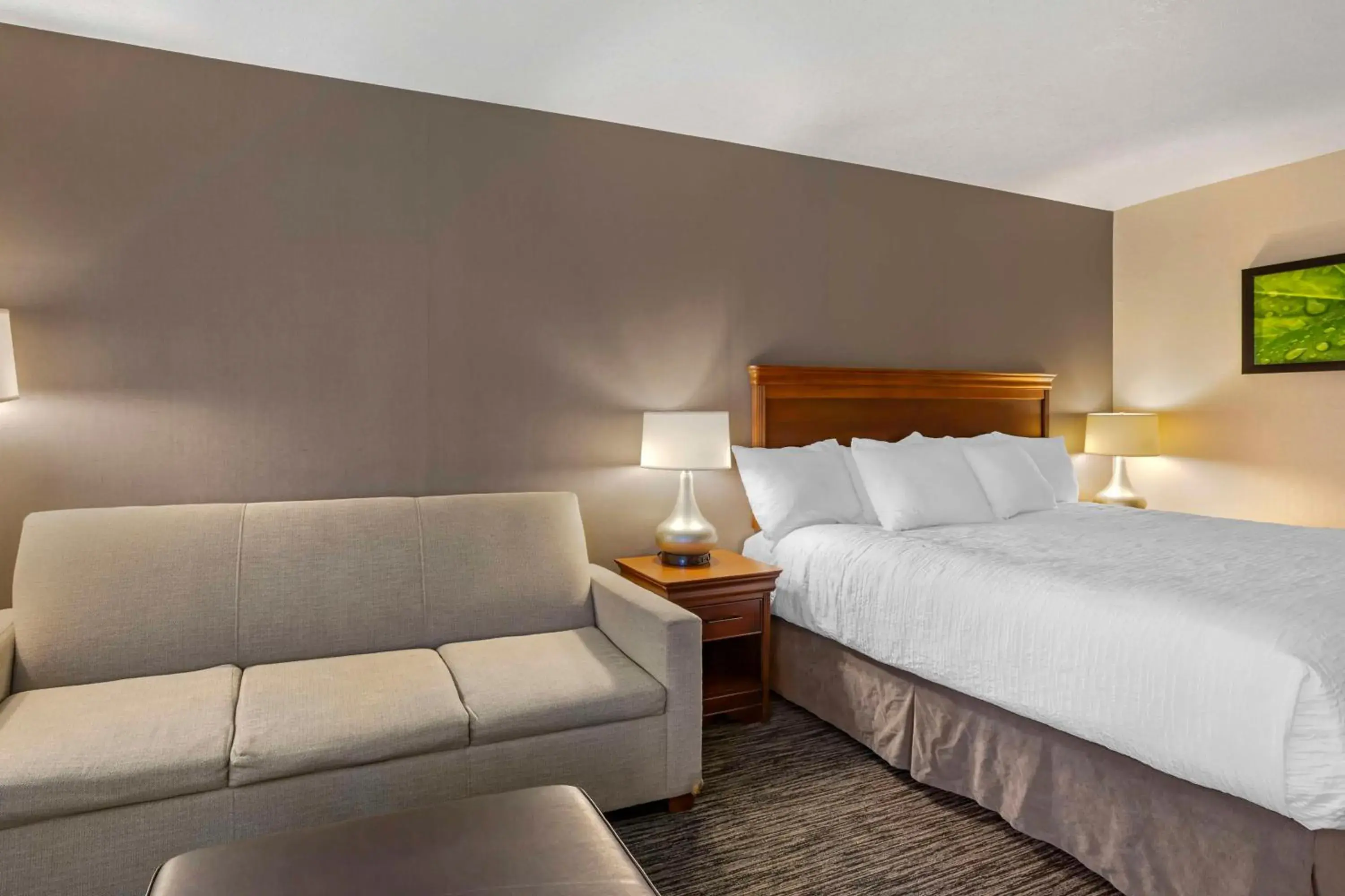 Bedroom, Bed in Best Western Plus Landmark Inn Bedroom, Bed in Best Western Plus Landmark Inn