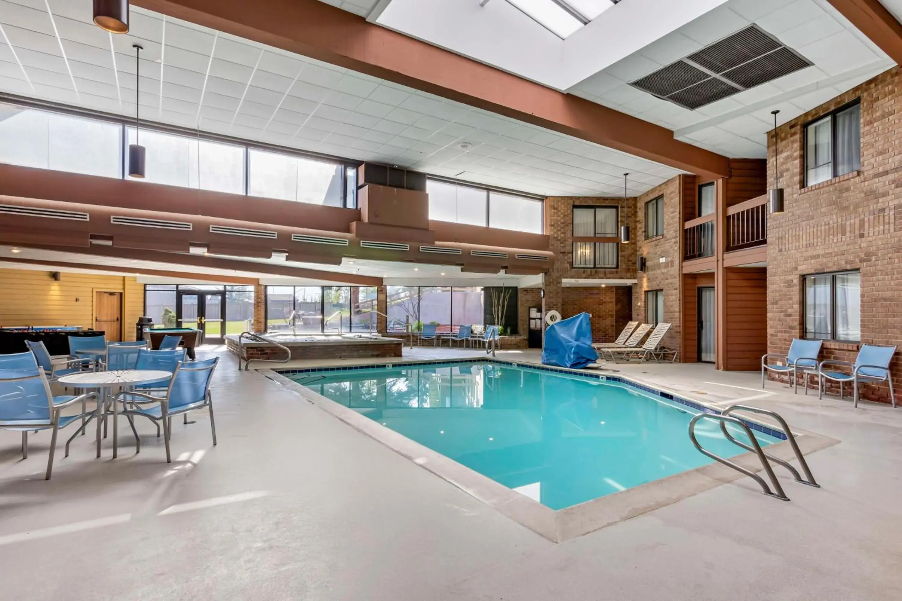 Pool view in Best Western Plus Landmark Inn Pool view in Best Western Plus Landmark Inn