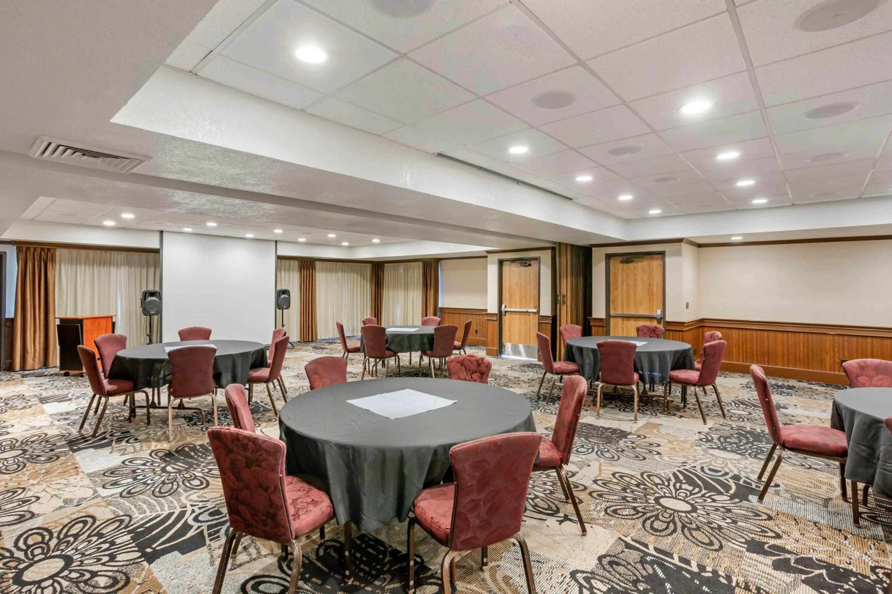 Meeting/conference room in Best Western Plus Landmark Inn