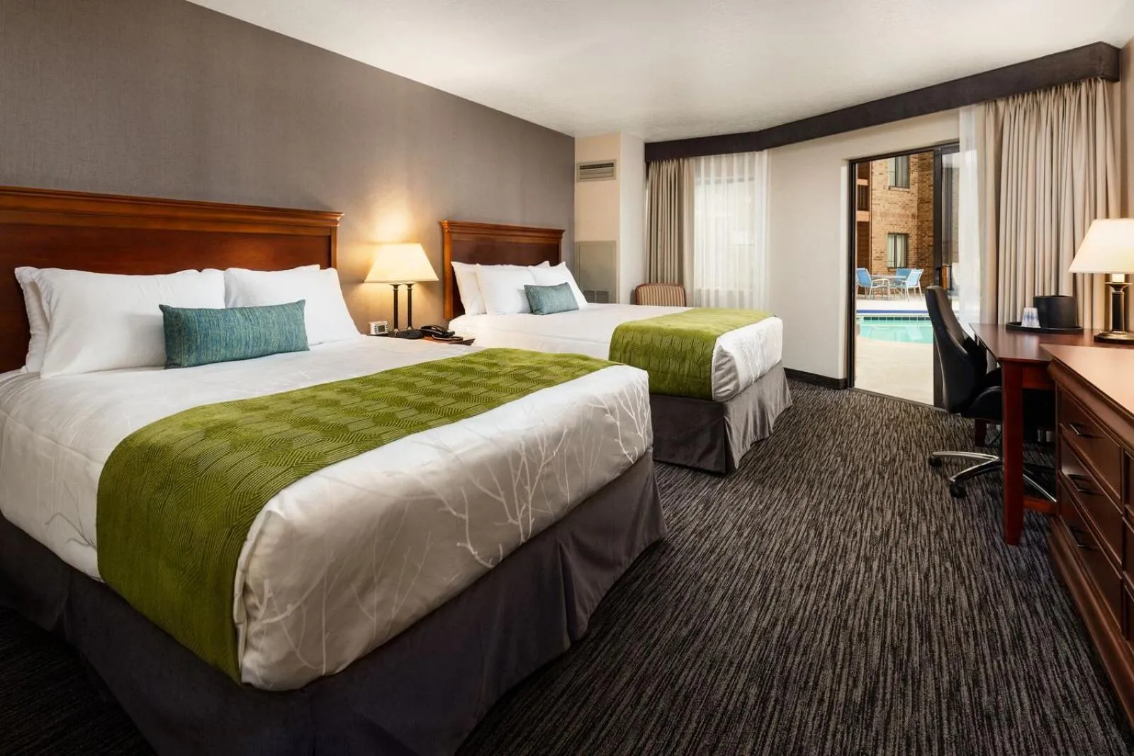 Pool view, Bed in Best Western Plus Landmark Inn