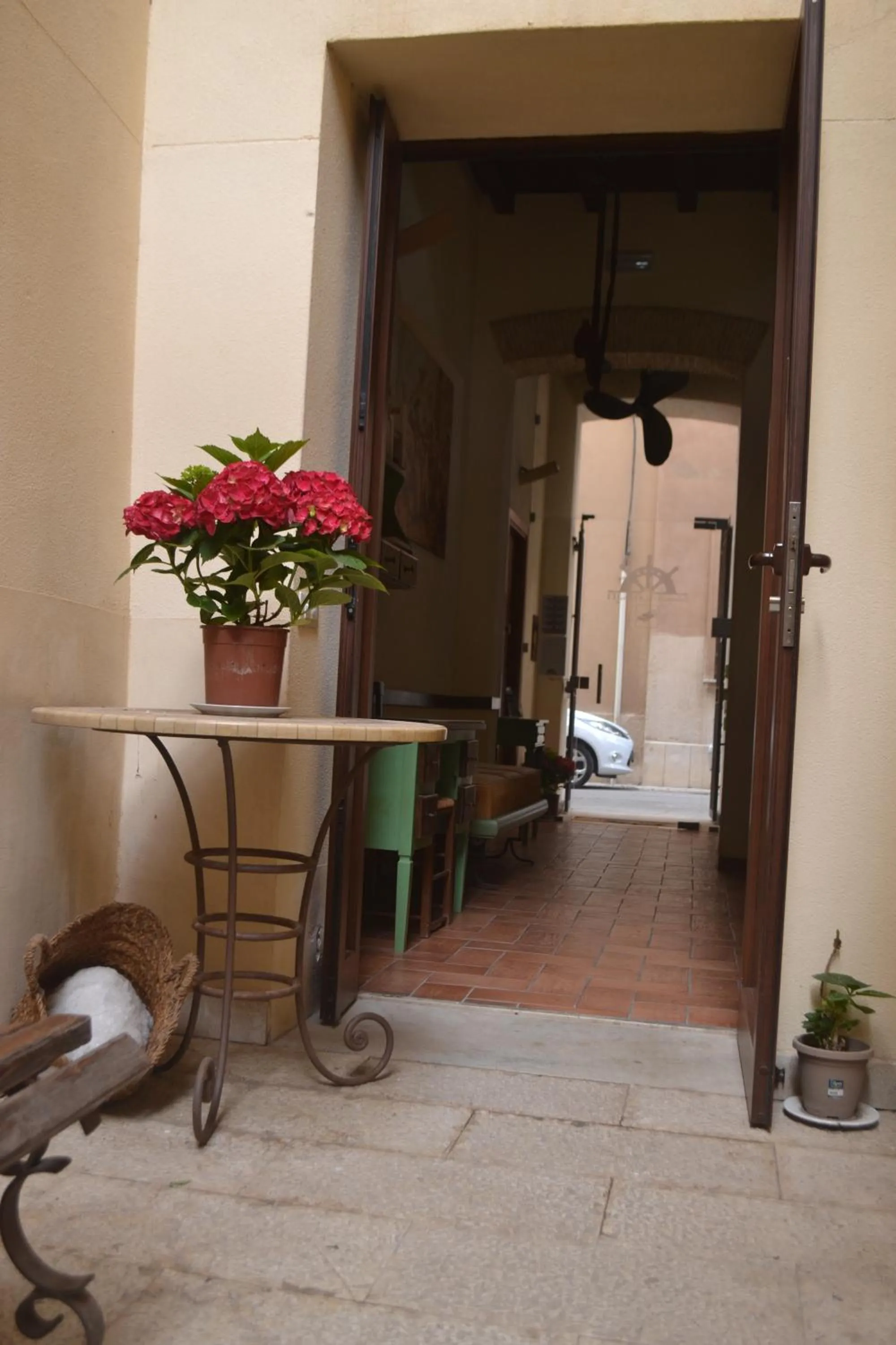 Inner courtyard view in Palazzo Dei Corsari