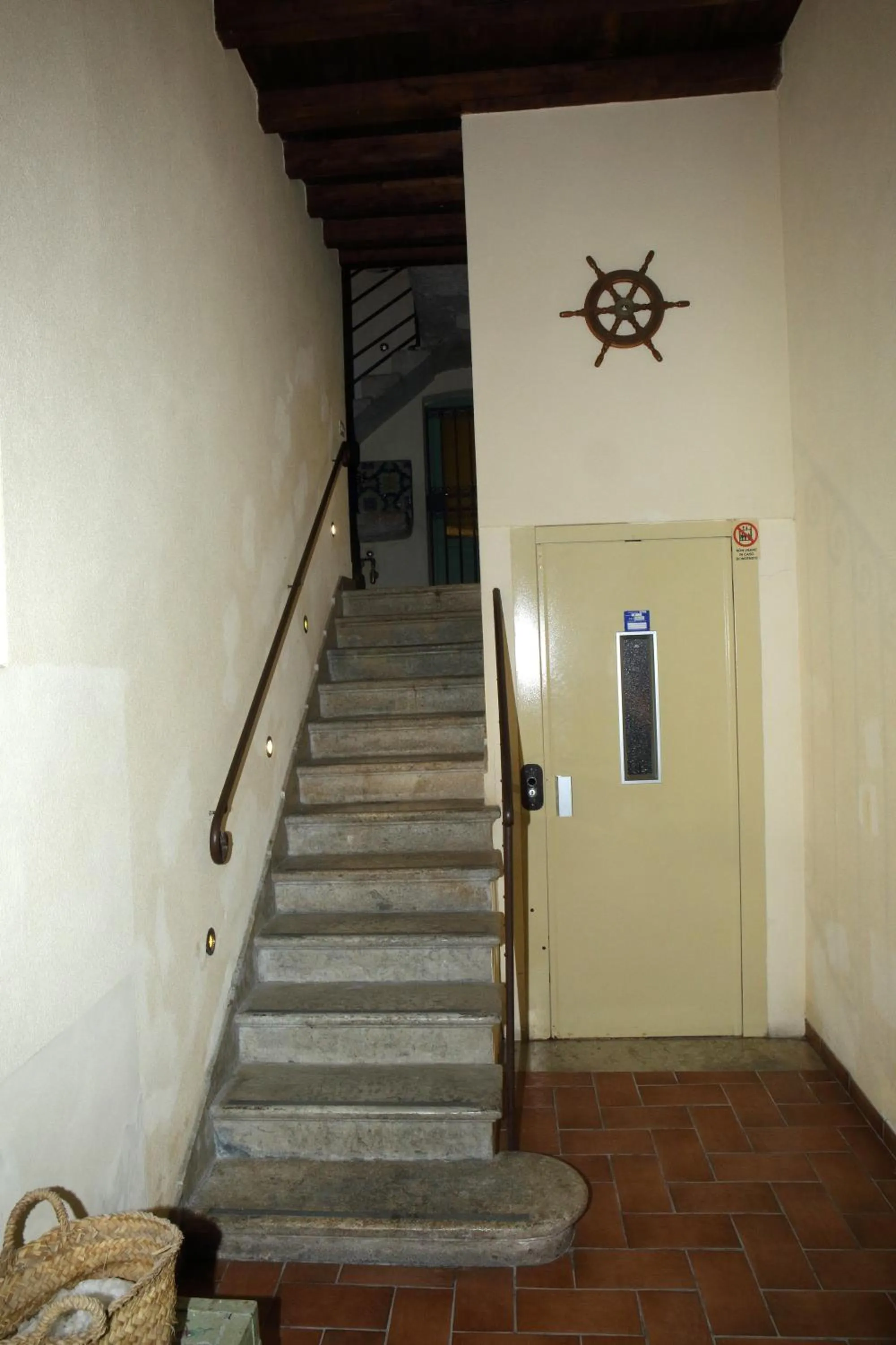 elevator in Palazzo Dei Corsari