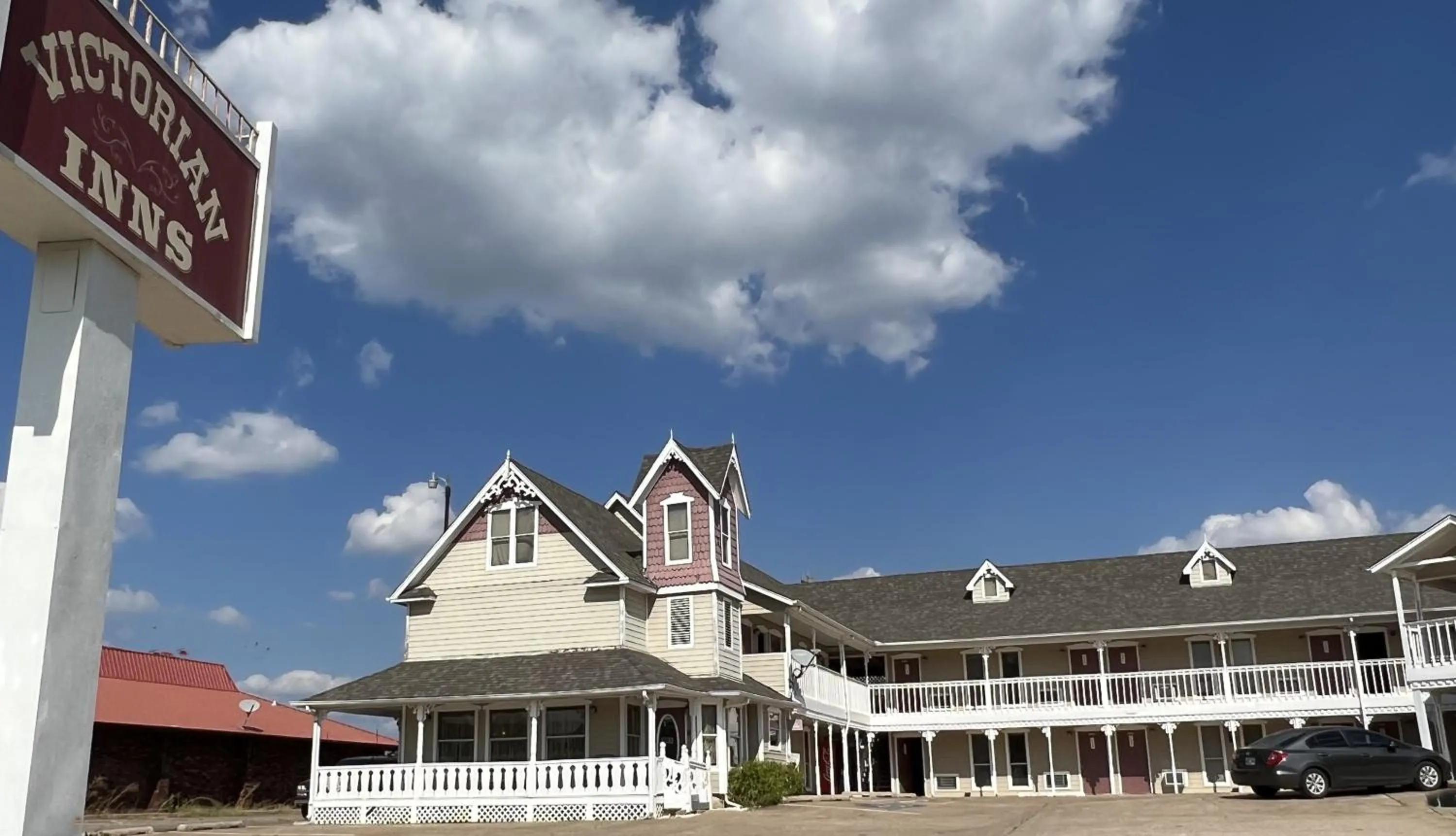 Property building in Victorian Inn