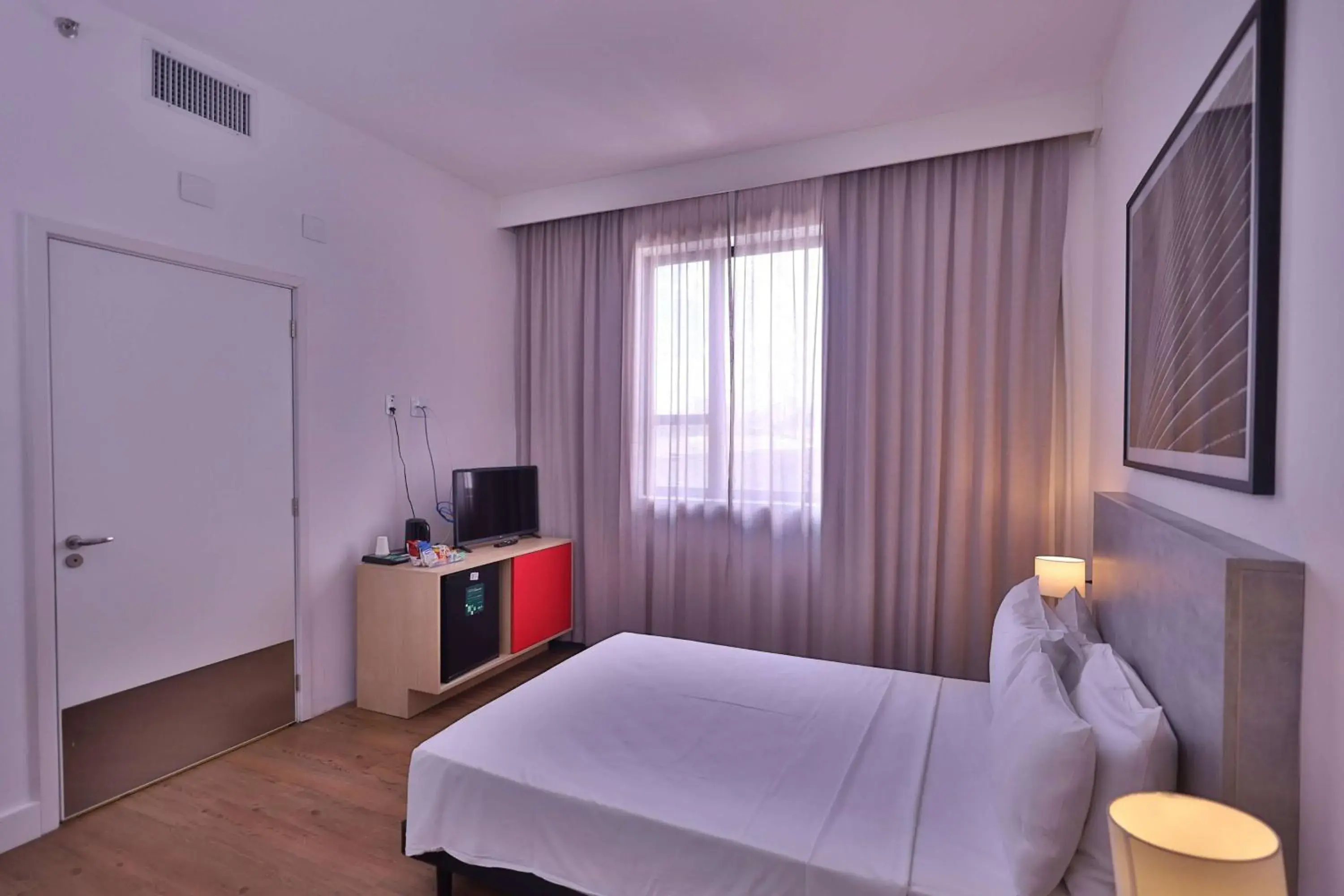 Photo of the whole room, Bed in Ramada Encore Sao Paulo Tiradentes Centro Photo of the whole room, Bed in Ramada Encore Sao Paulo Tiradentes Centro