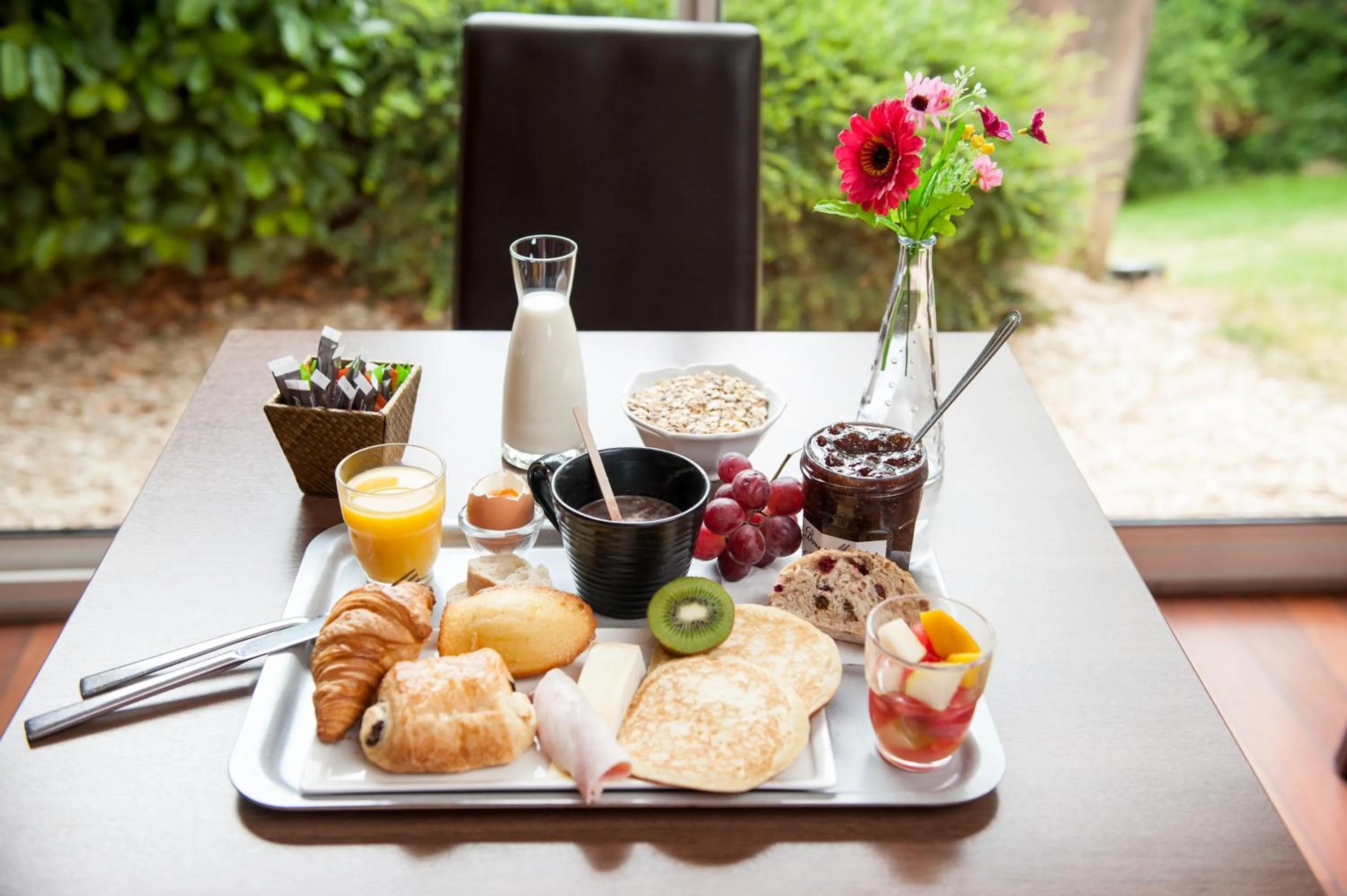 Food and drinks in ibis Avallon