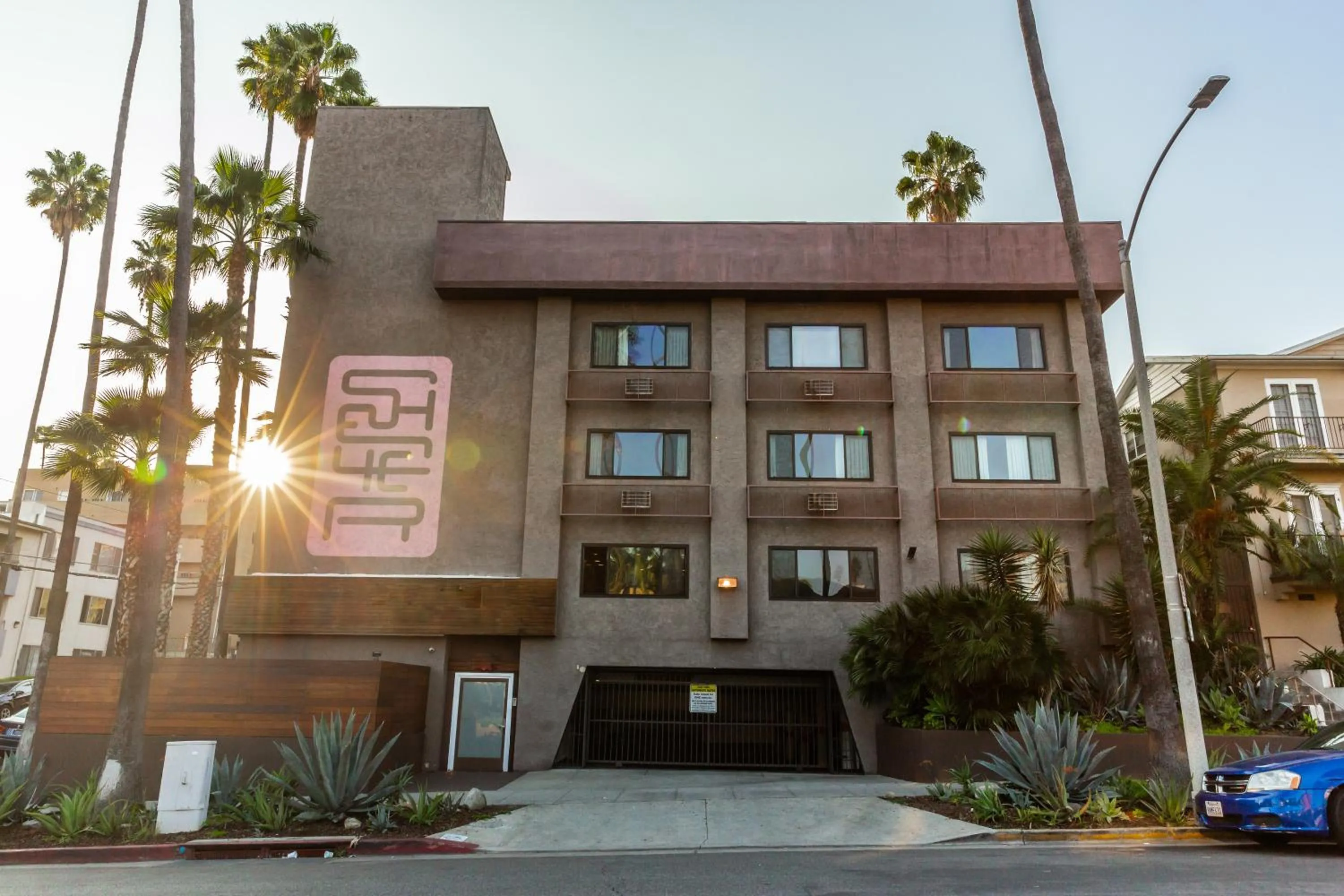 Property building in Shelter Hotel Los Angeles