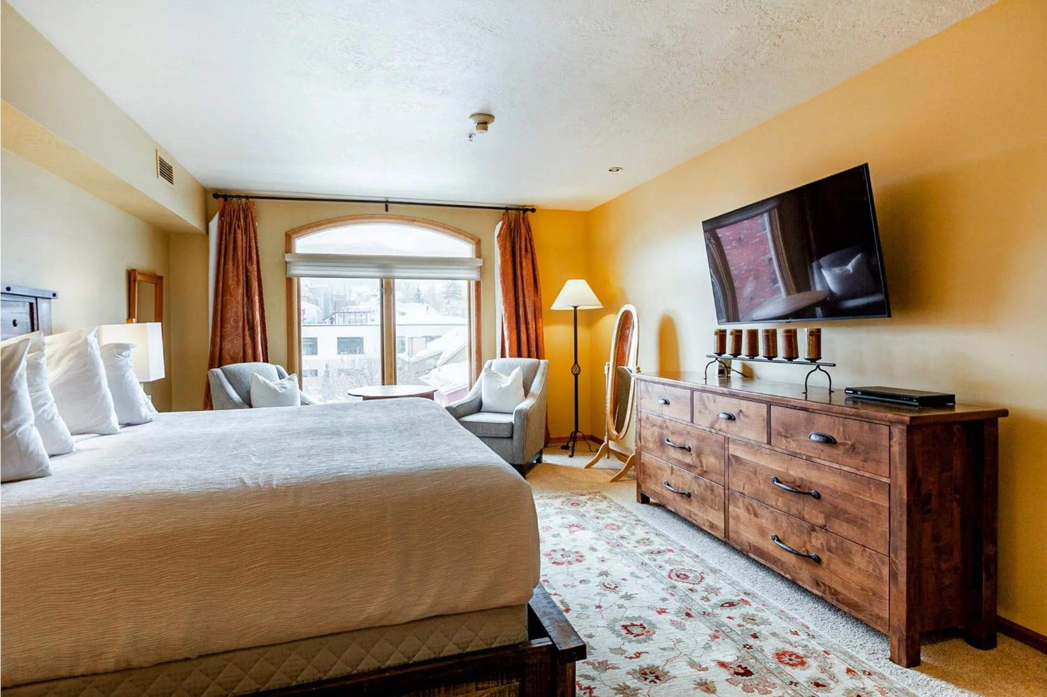 Bedroom, Bed in The Caledonian by All Seasons Resort Lodging