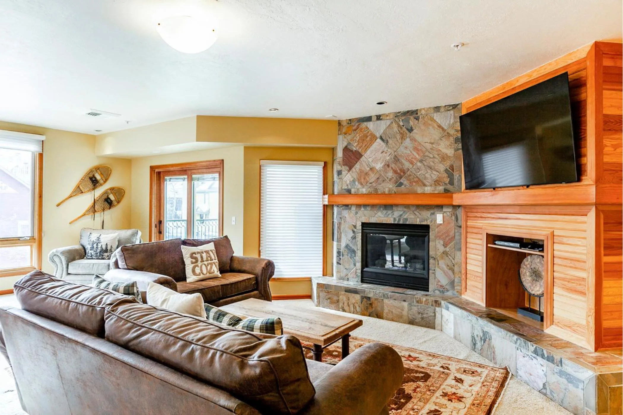 TV and multimedia in The Caledonian by All Seasons Resort Lodging