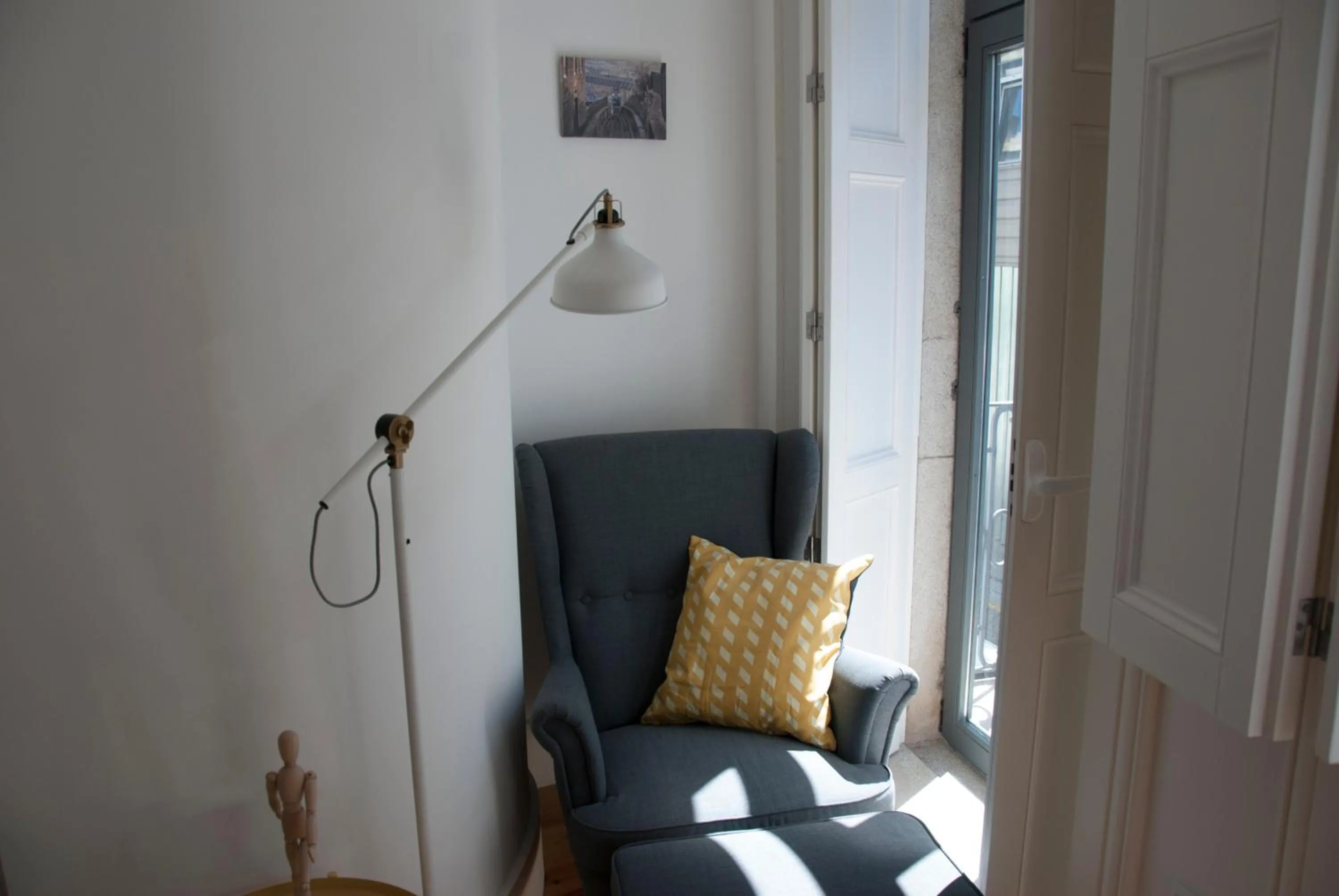 Communal lounge/ TV room in OportoView Alegria Apartment