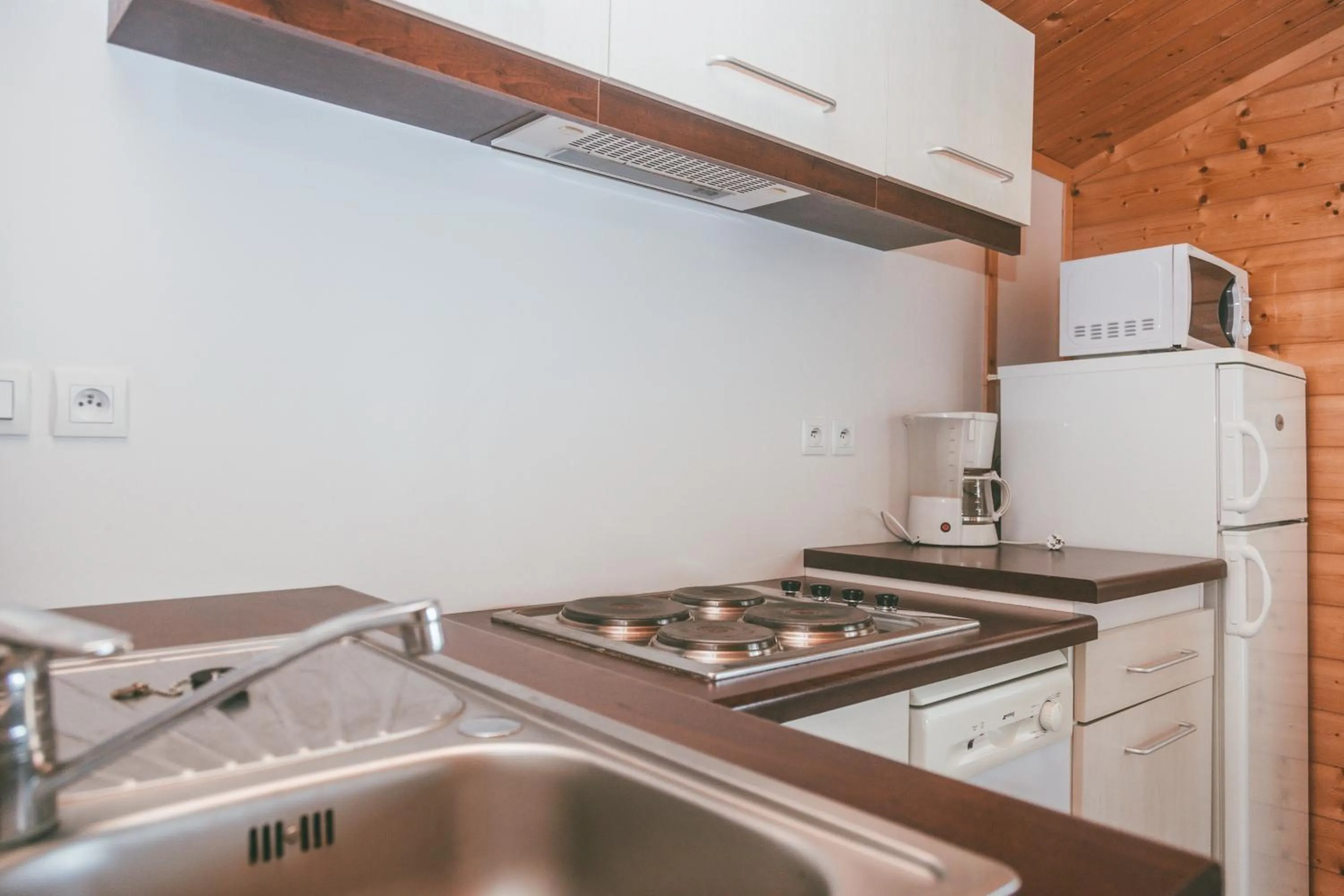 Kitchen or kitchenette in Terres de France - Les Hameaux des Lacs