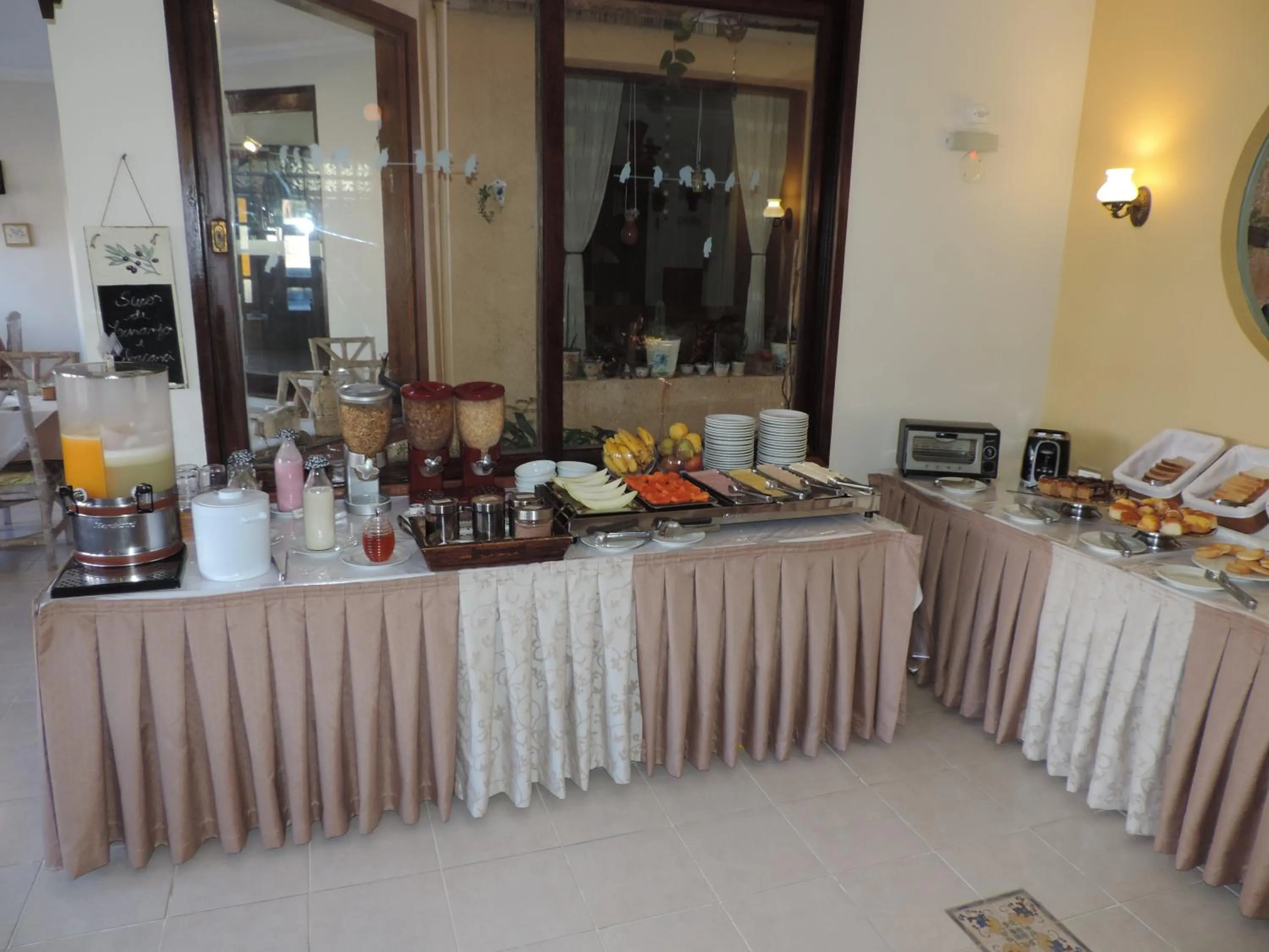 Breakfast in Hotel Costa Balena-Piscina Aquecida Coberta