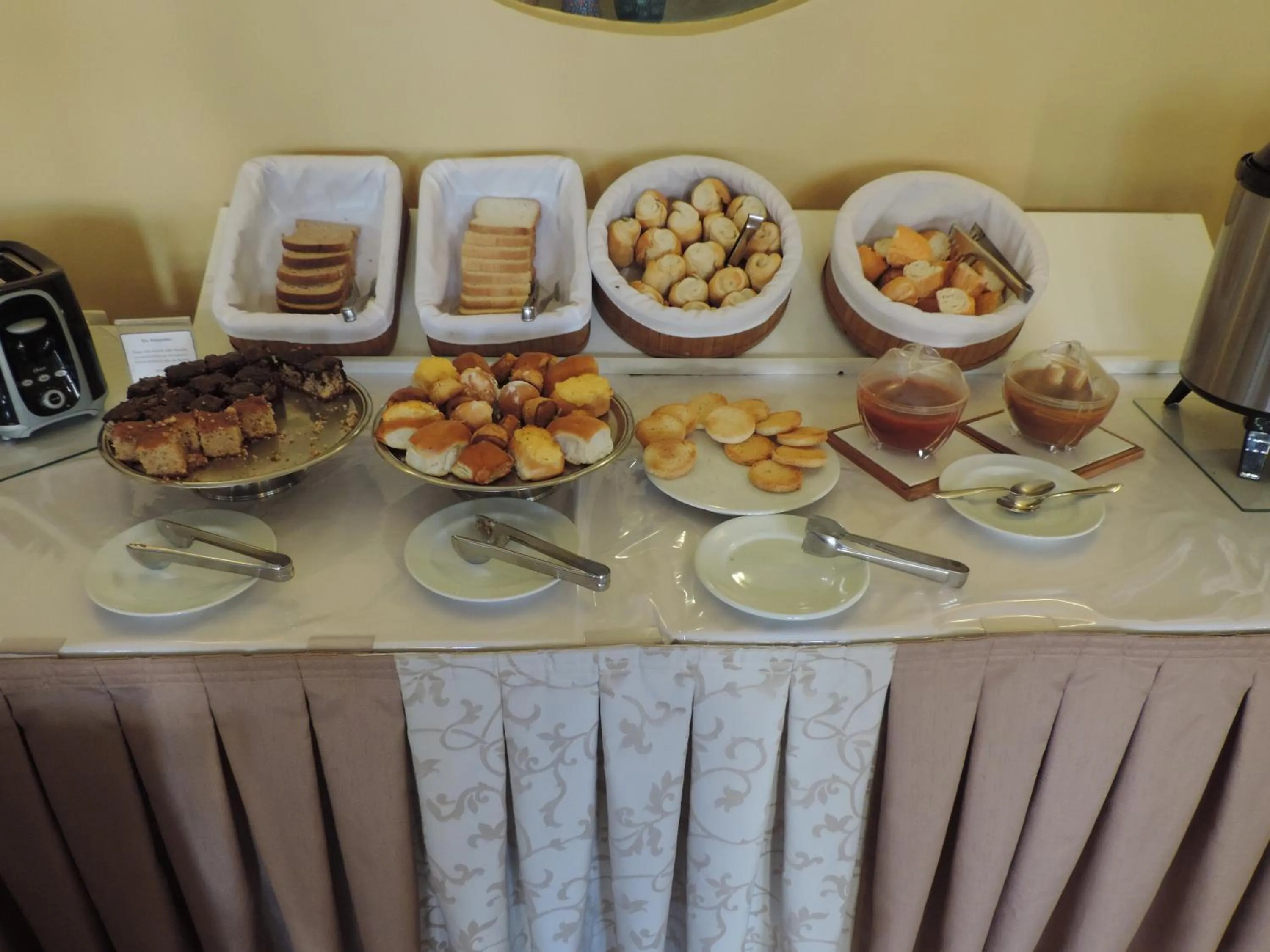 Buffet breakfast in Hotel Costa Balena-Piscina Aquecida Coberta