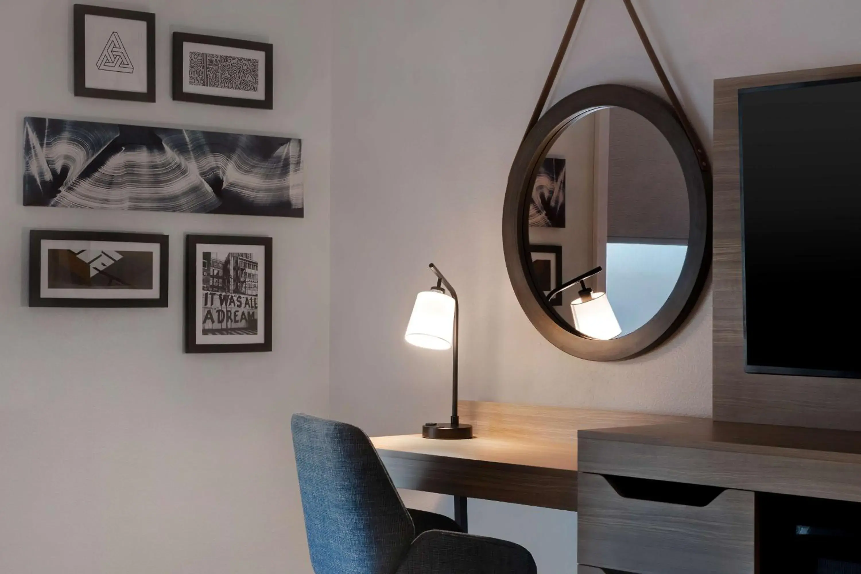 Bedroom in Hampton Inn Anderson/Alliance Business Park Bedroom in Hampton Inn Anderson/Alliance Business Park