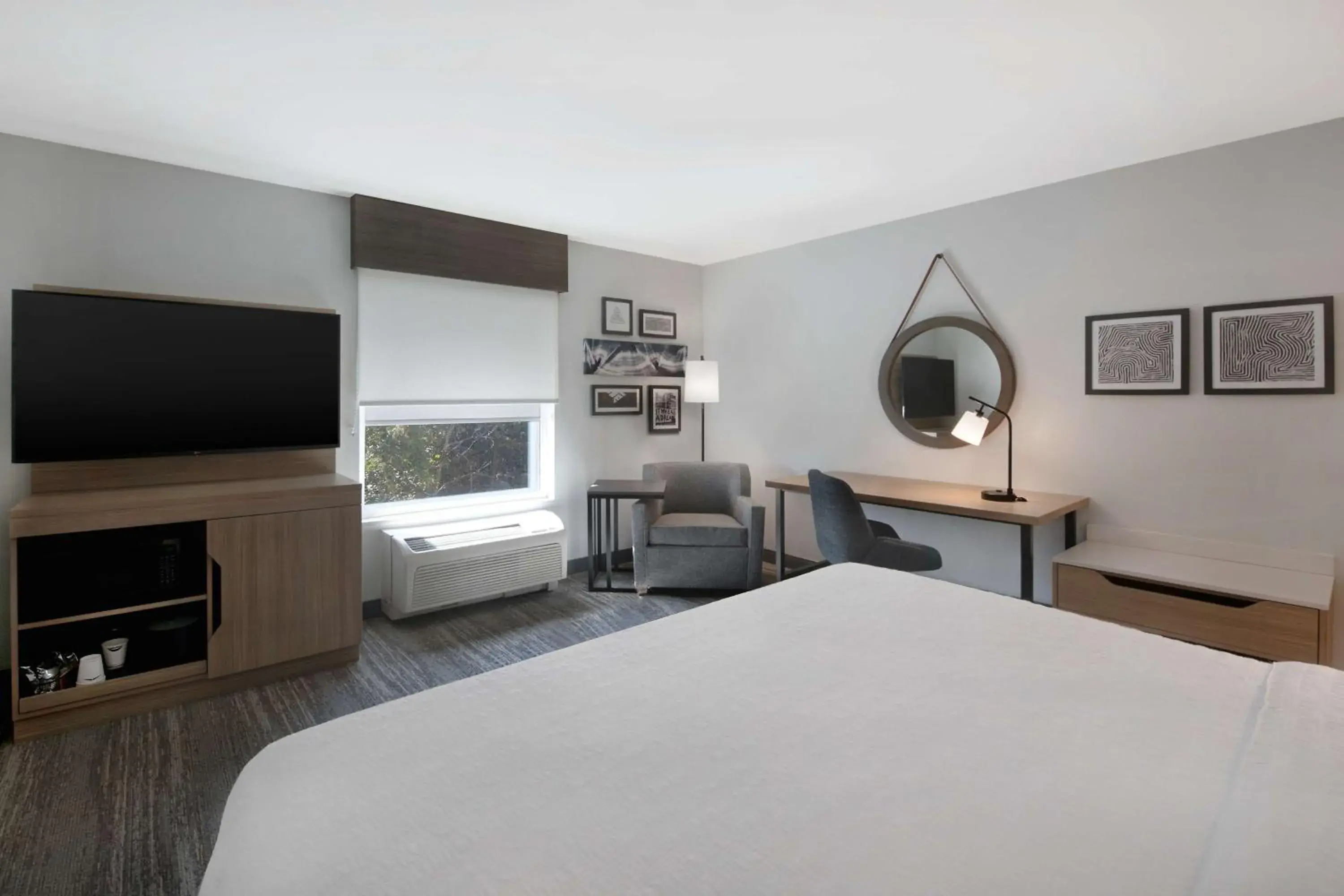 Living room, Bed in Hampton Inn Anderson/Alliance Business Park Living room, Bed in Hampton Inn Anderson/Alliance Business Park