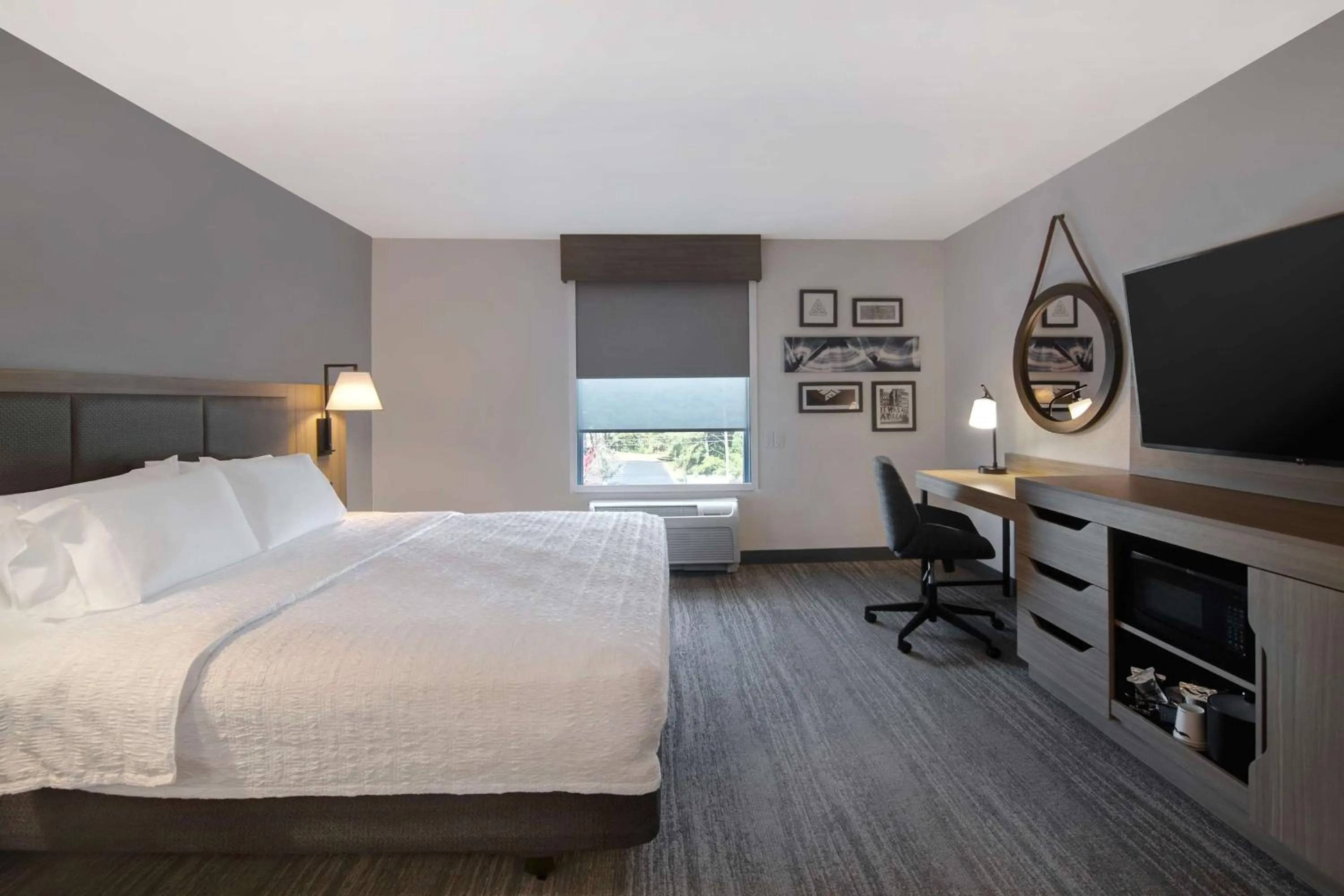 Bedroom, Bed in Hampton Inn Anderson/Alliance Business Park