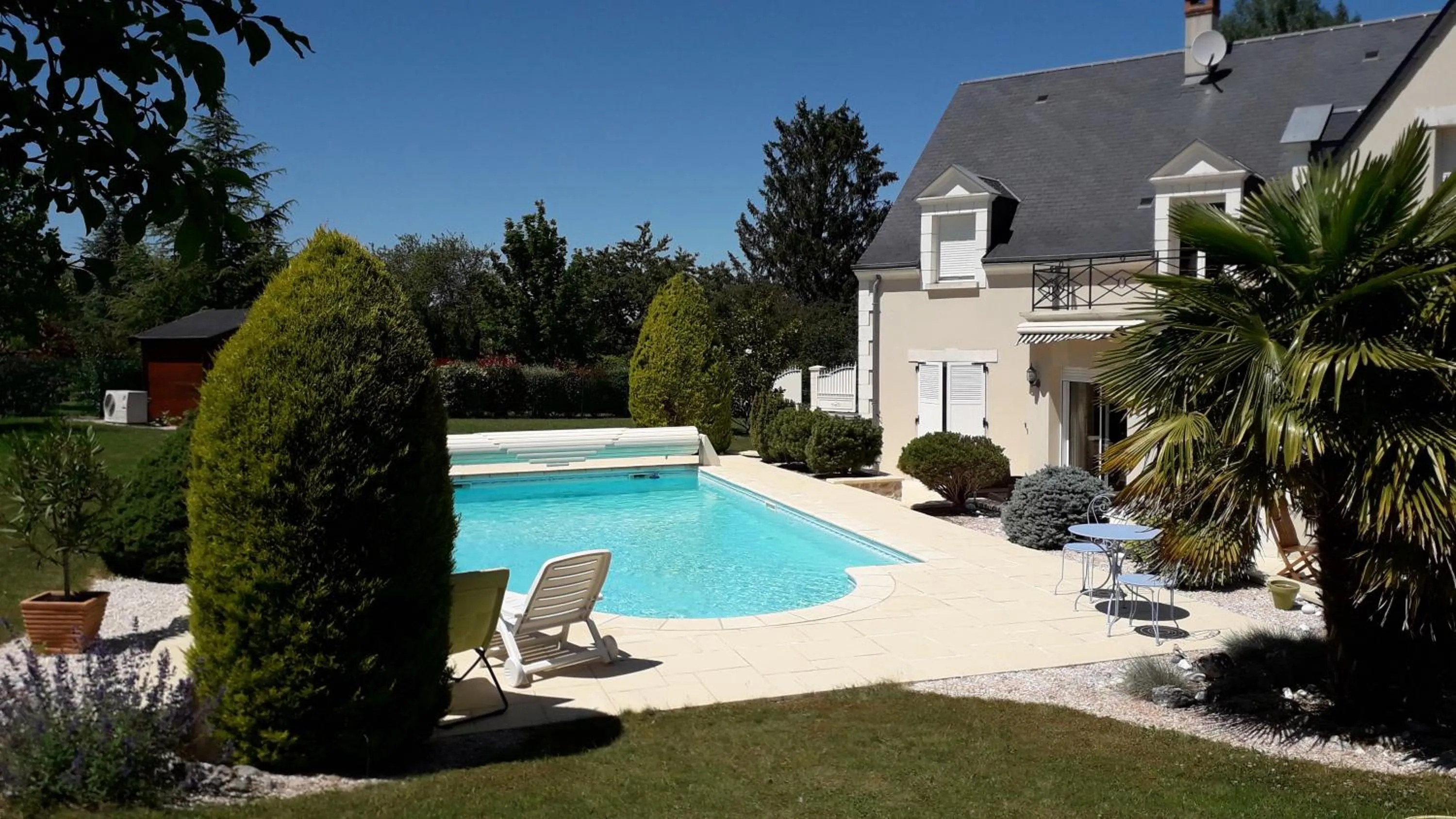 Swimming pool in Villa Le Clos de Mosny