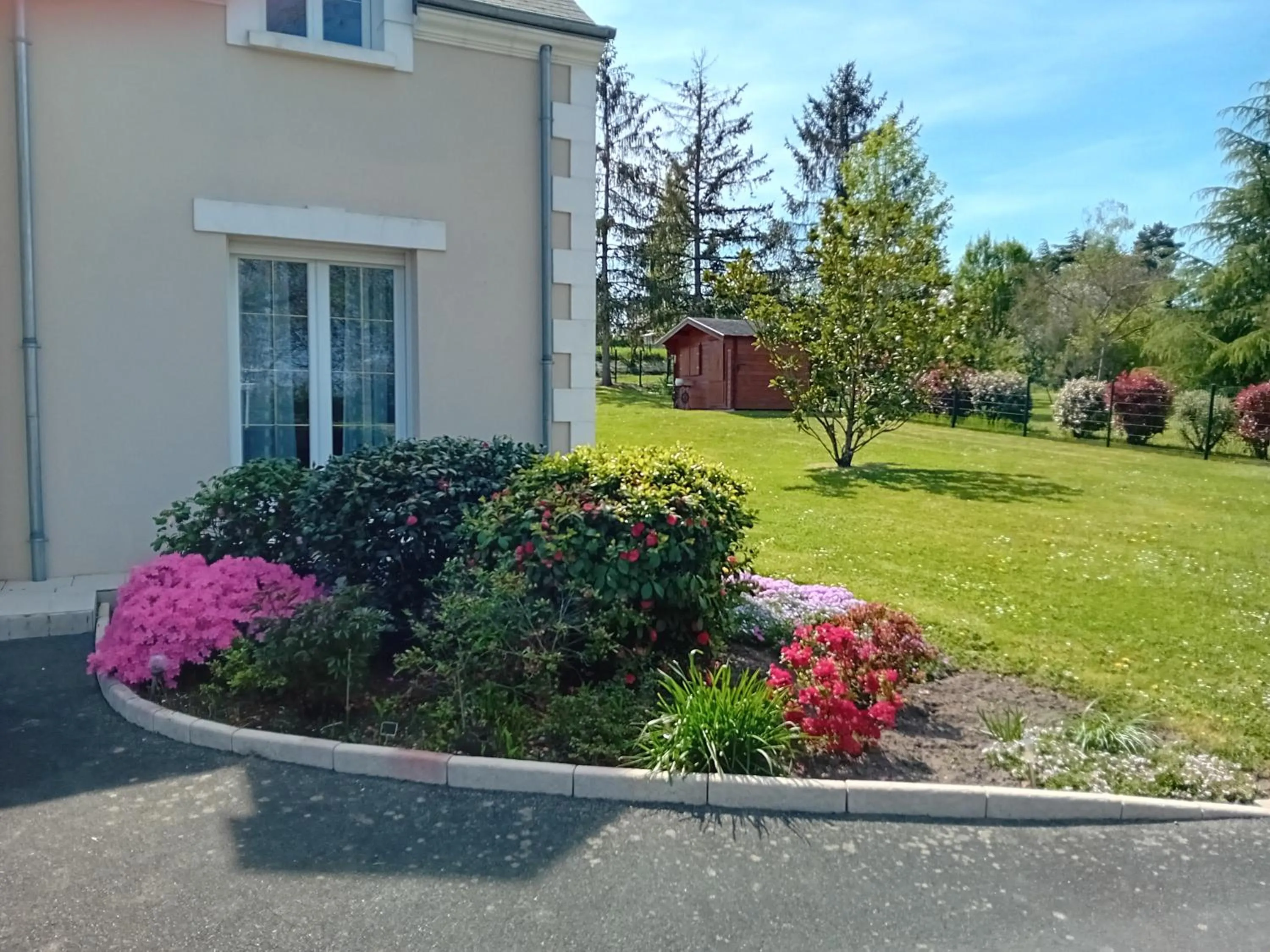 Property building in Villa Le Clos de Mosny