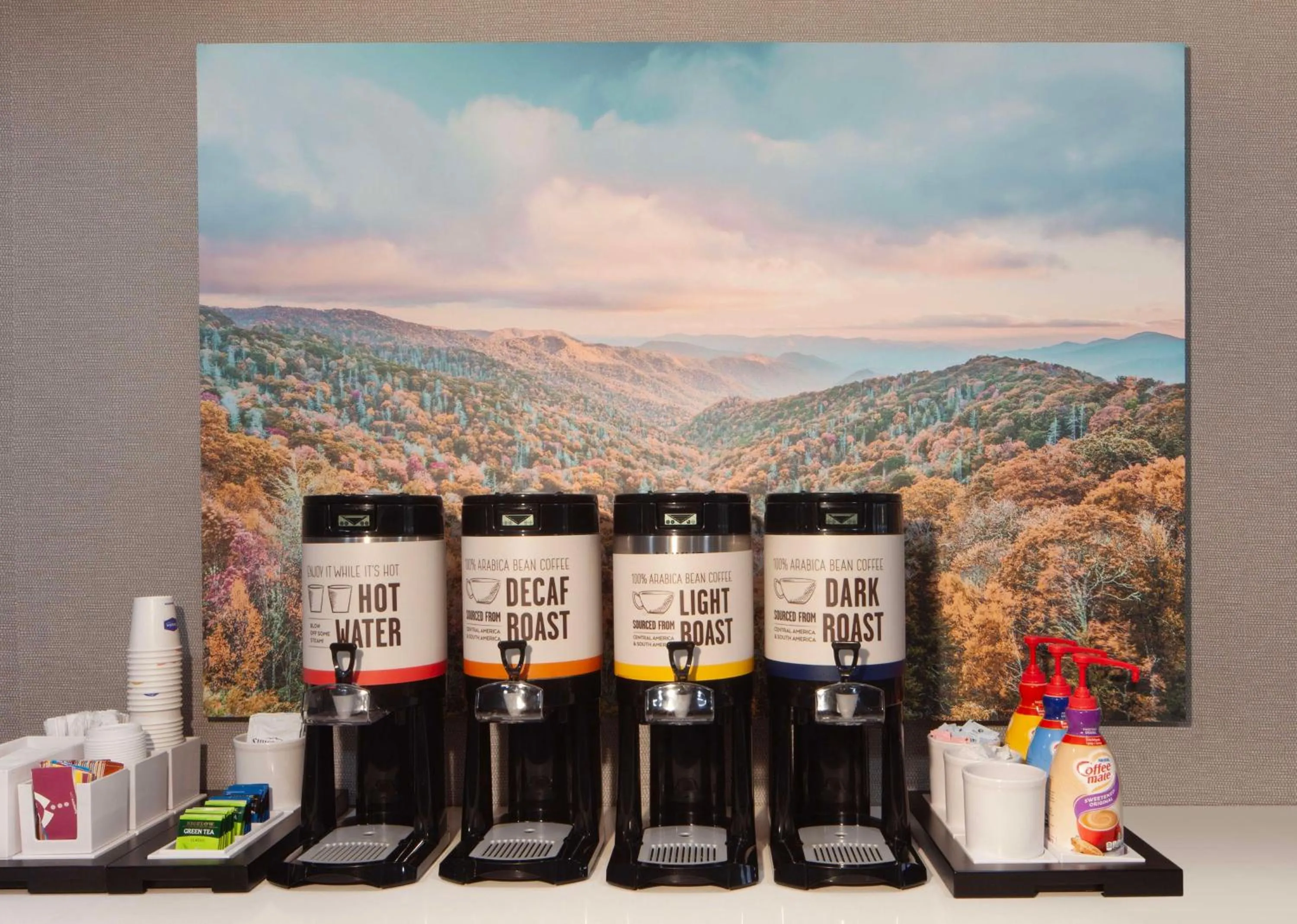 Dining area in Hampton Inn Athens