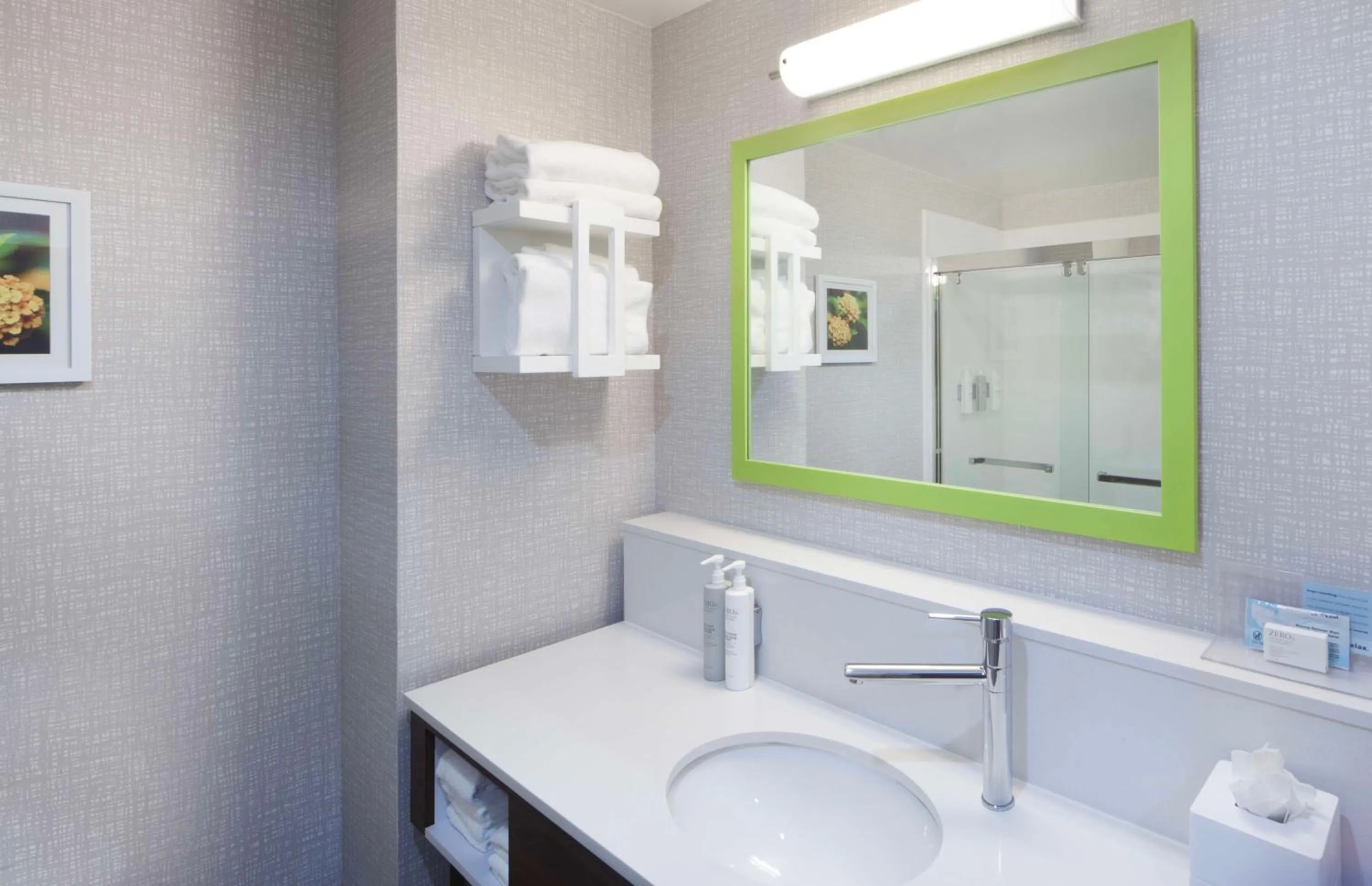 Bathroom in Hampton Inn Athens