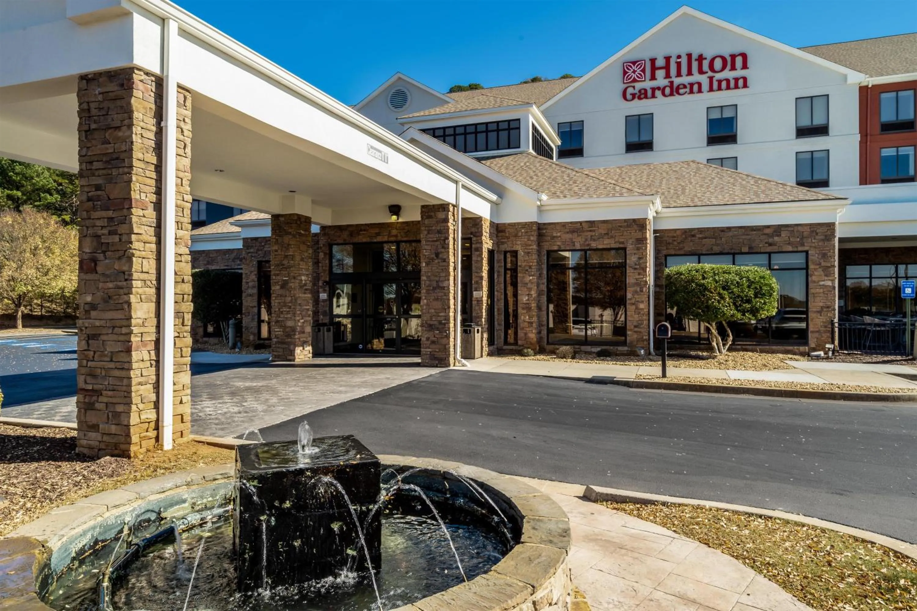 Property building in Hilton Garden Inn Cartersville