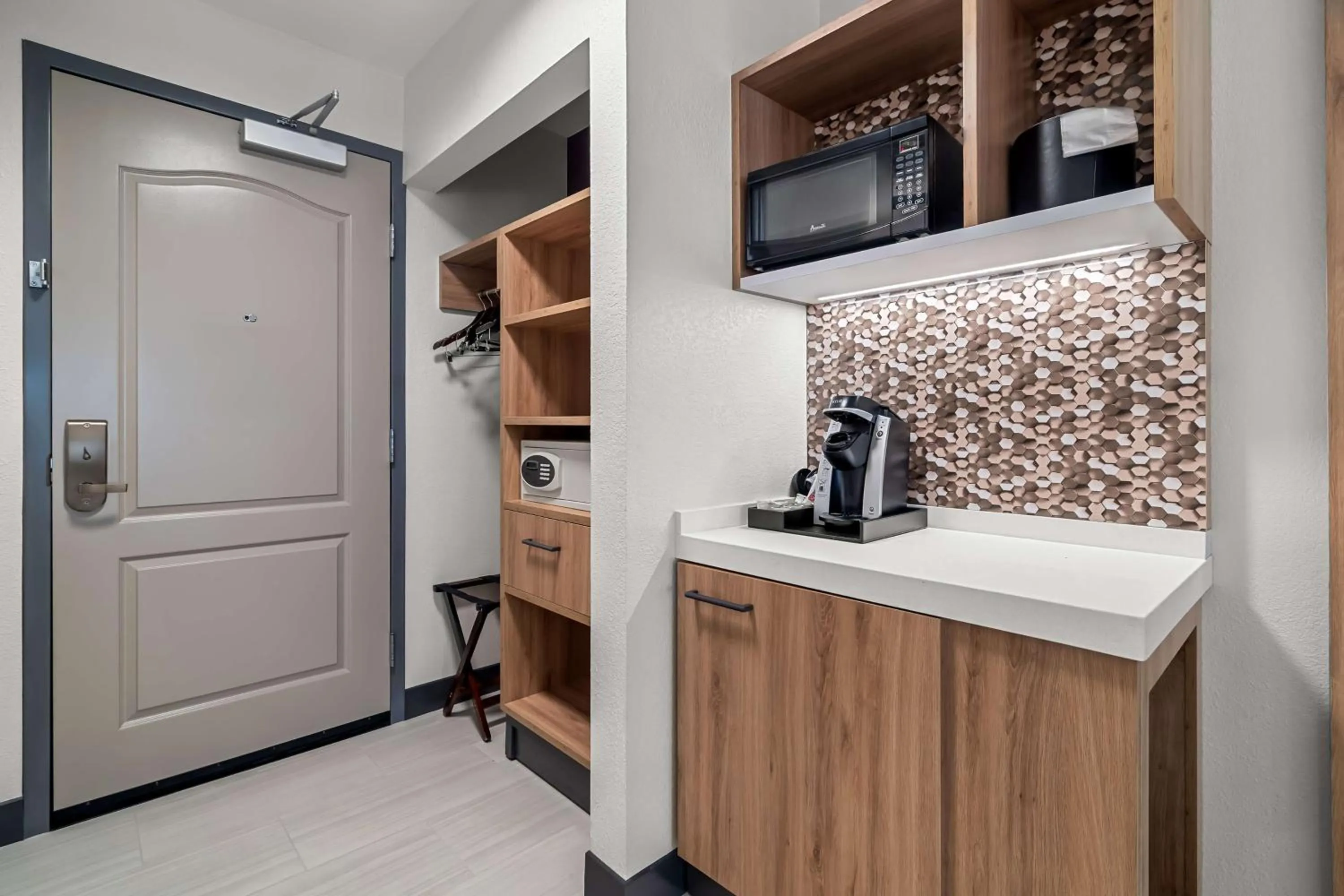 Bedroom in Hilton Garden Inn Cartersville