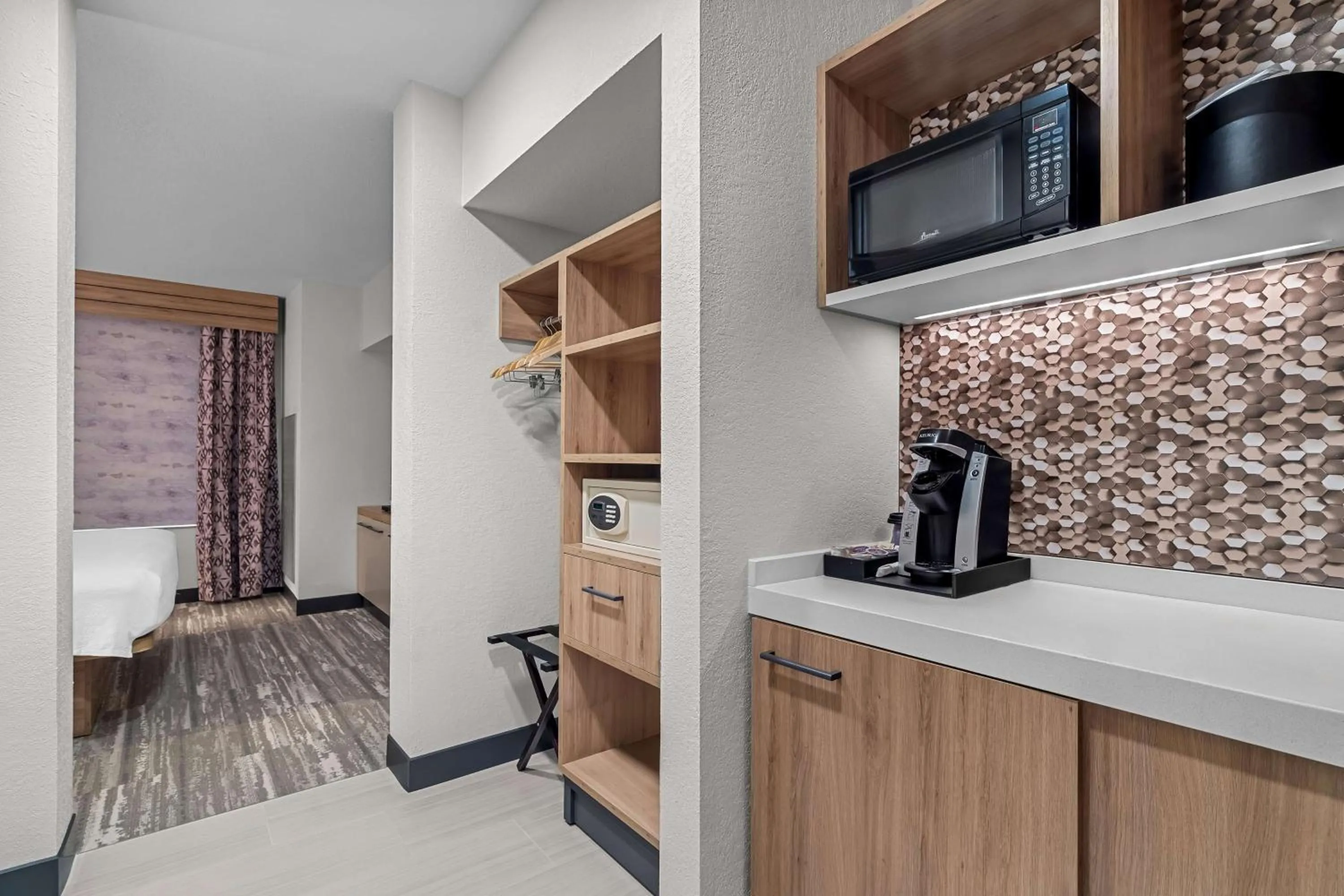 Bedroom in Hilton Garden Inn Cartersville