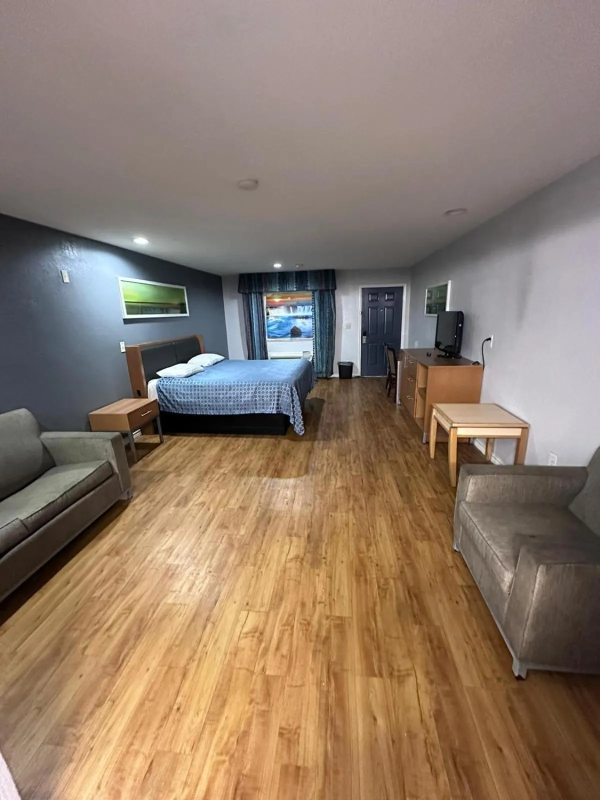 Mustang Inn and Suites