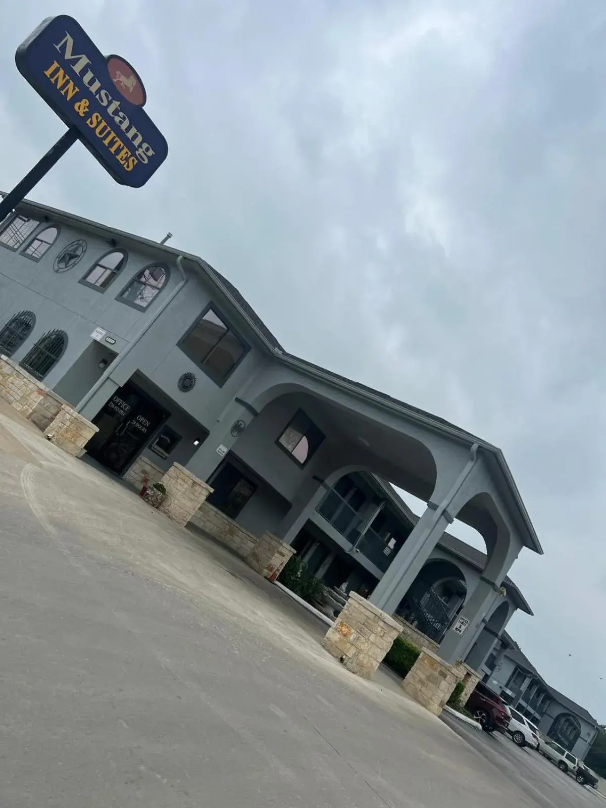 Mustang Inn and Suites Mustang Inn and Suites