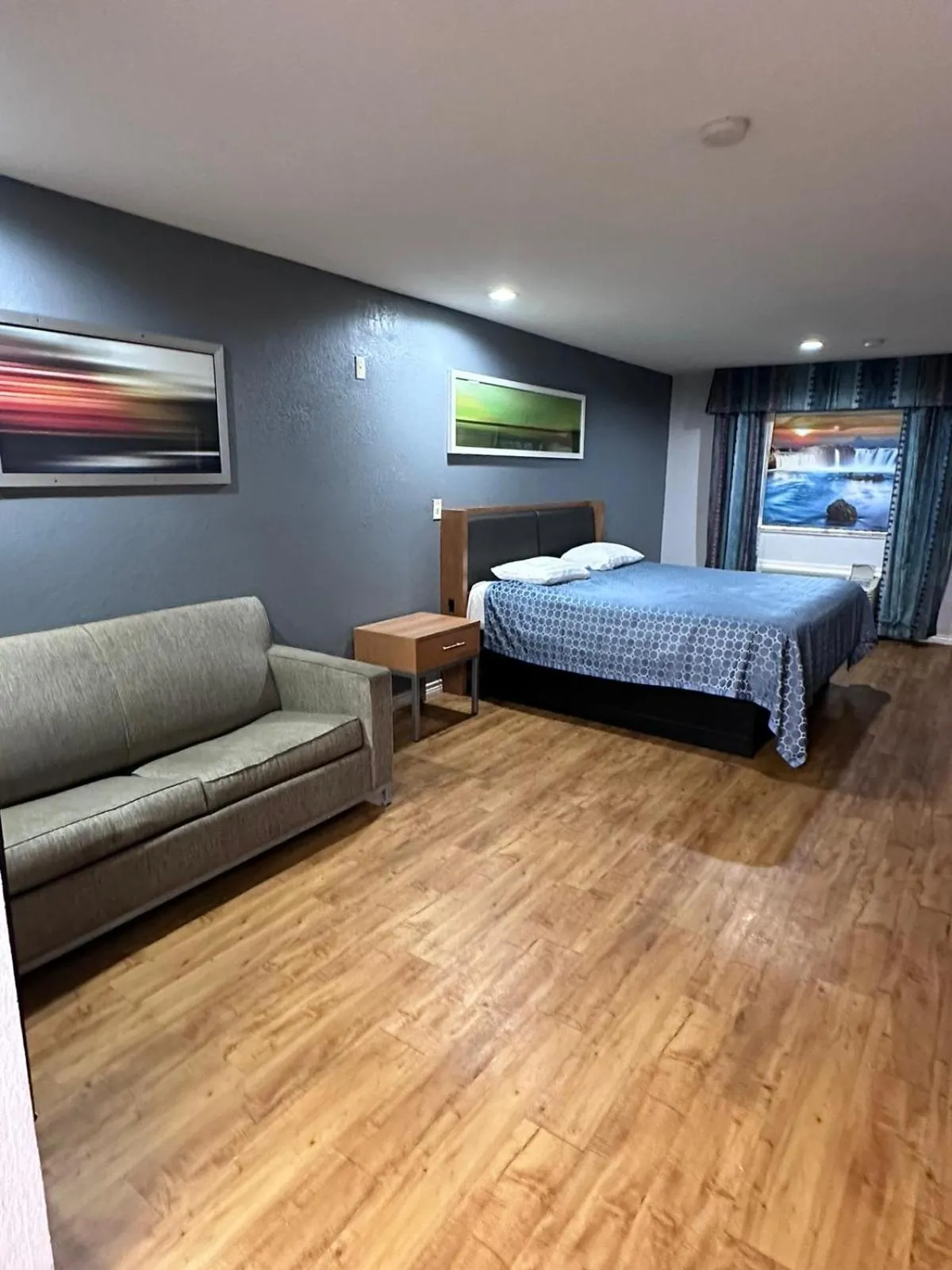 Mustang Inn and Suites