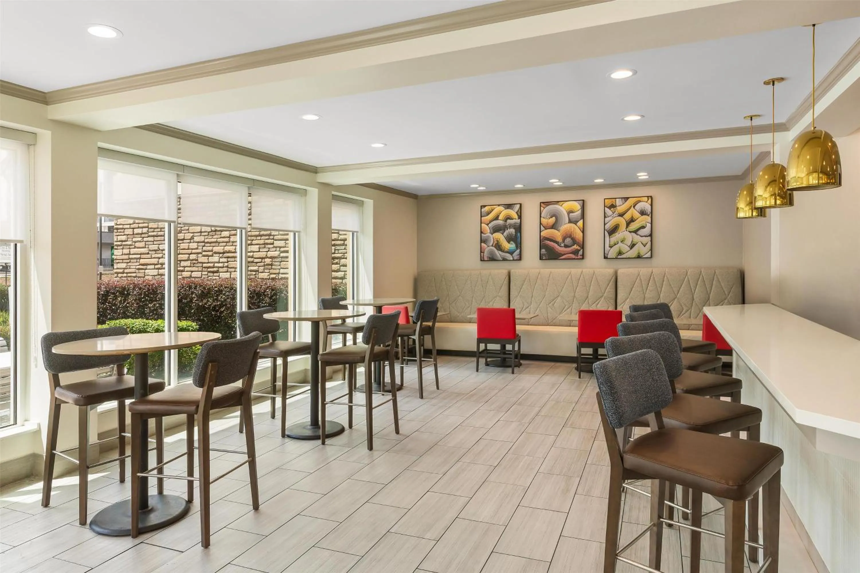 Lounge or bar in Hilton Garden Inn Atlanta Airport North