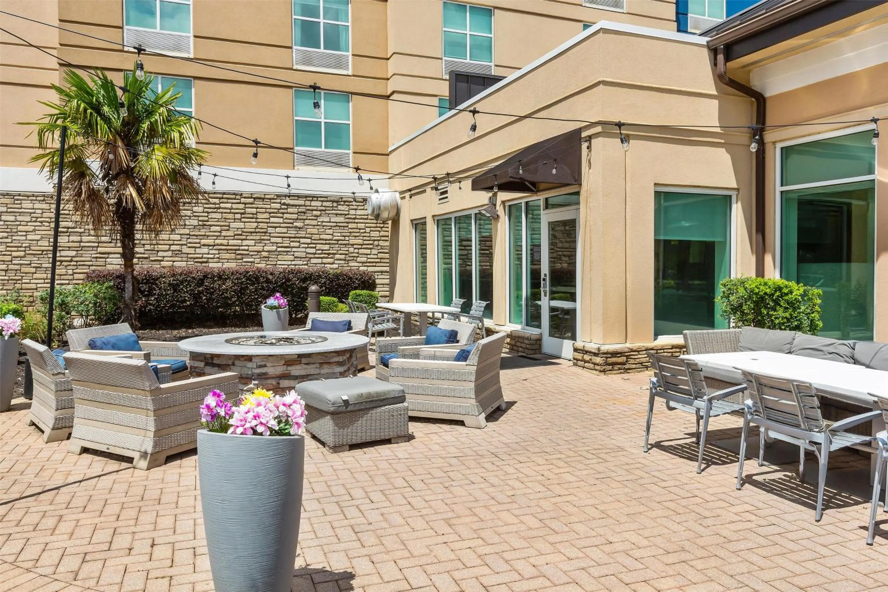 Patio in Hilton Garden Inn Atlanta Airport North