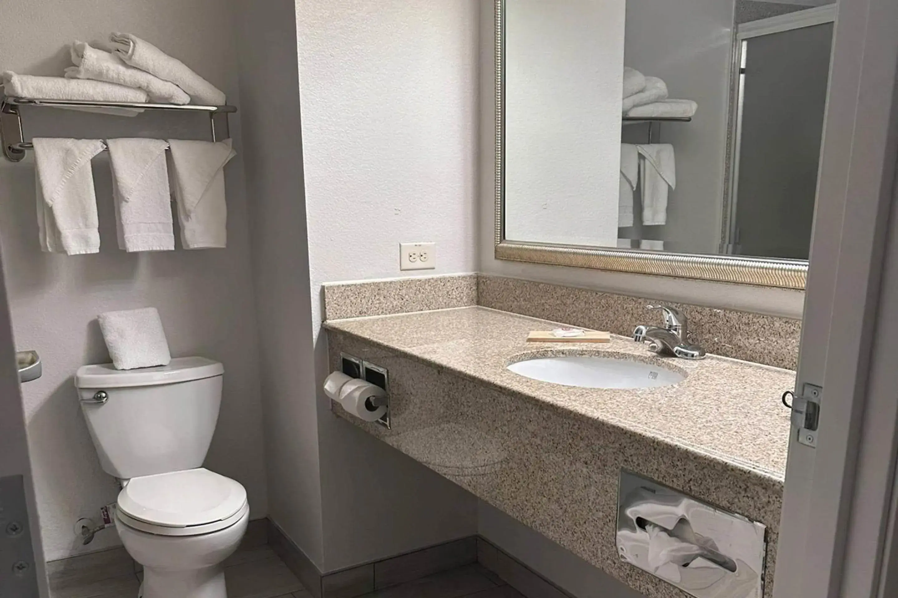 Bedroom in Country Inn & Suites by Radisson, Concord (Kannapolis), NC Bedroom in Country Inn & Suites by Radisson, Concord (Kannapolis), NC