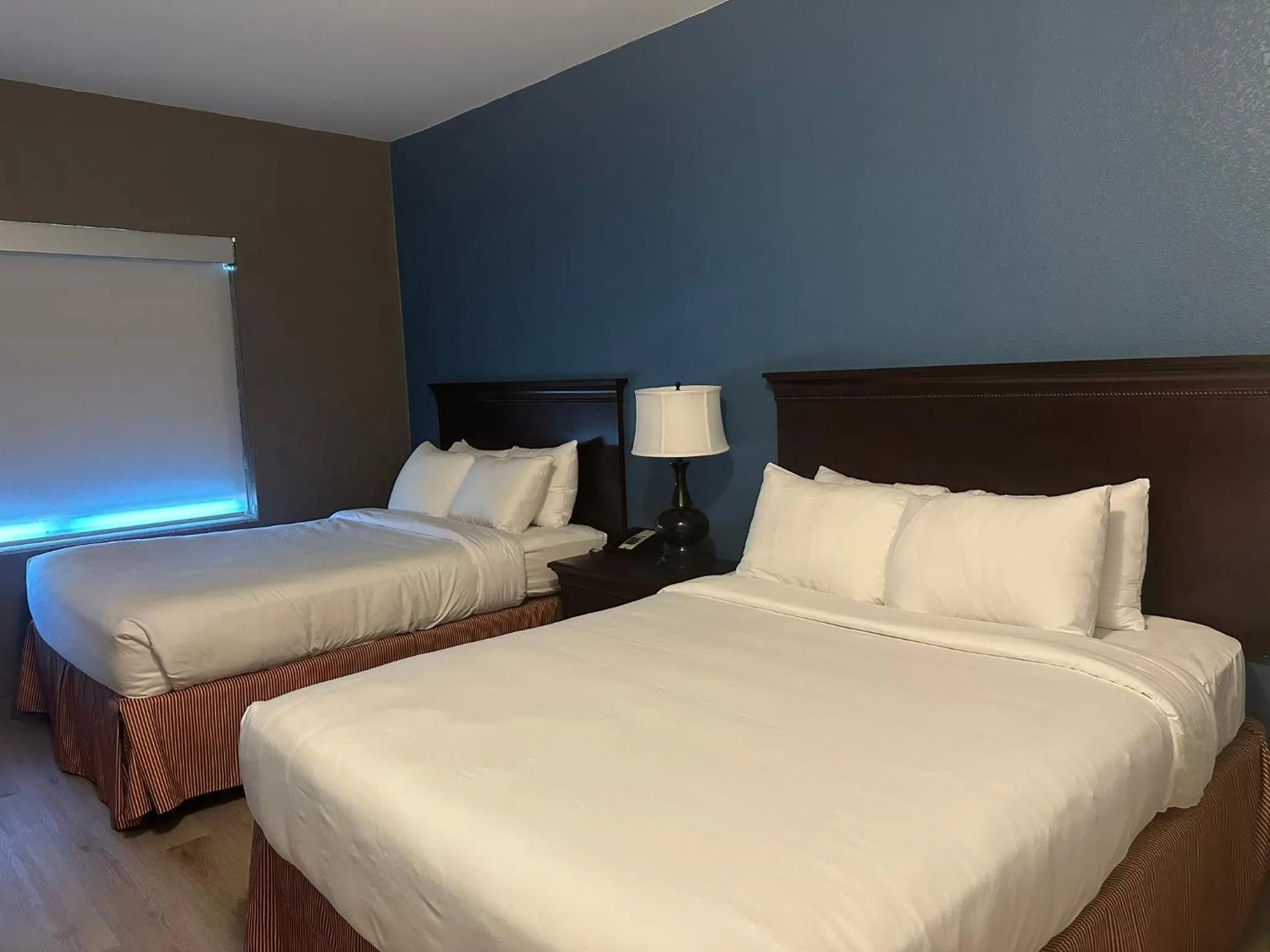 Bed in Country Inn & Suites by Radisson, Concord (Kannapolis), NC