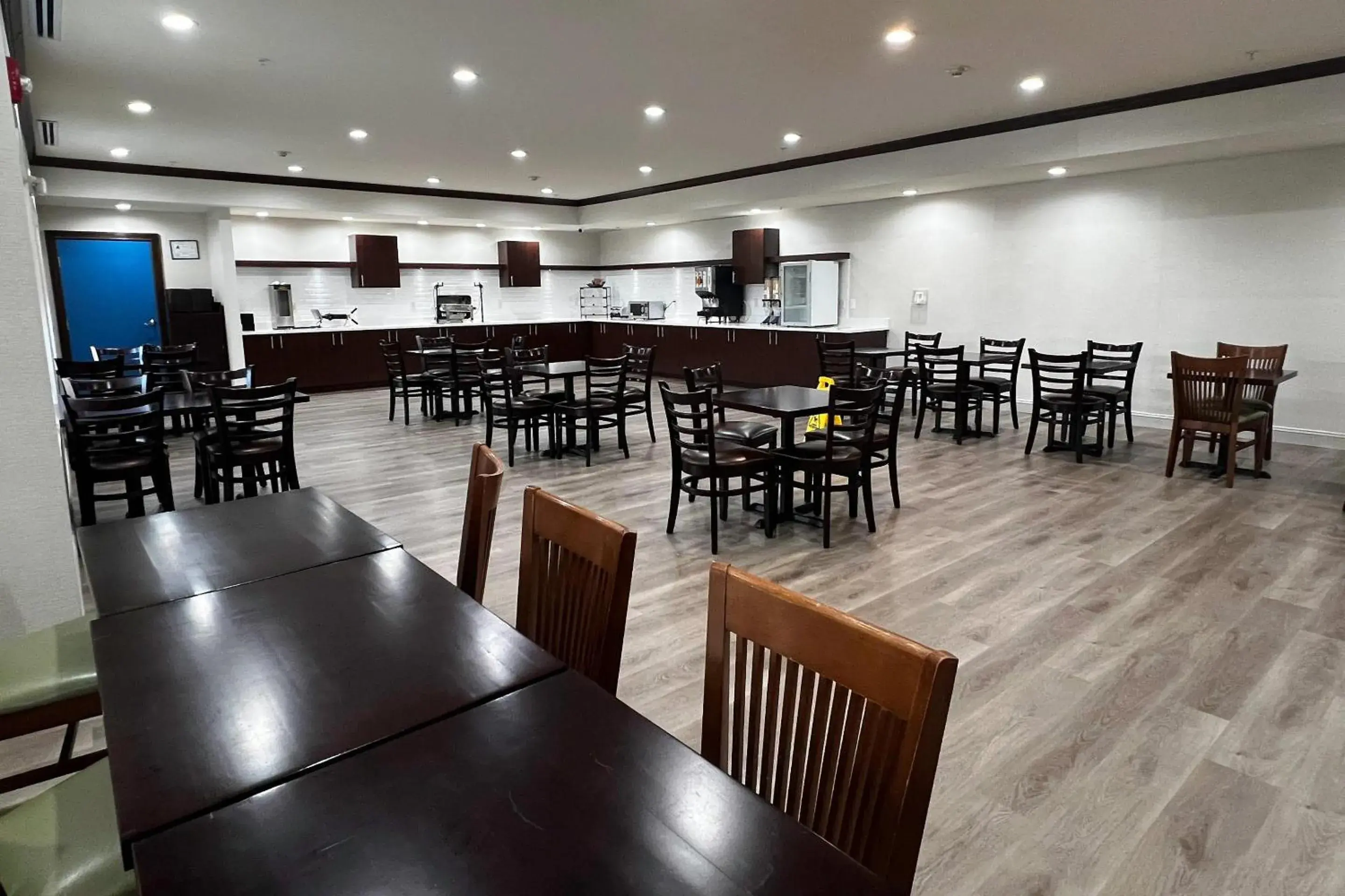 Breakfast in Country Inn & Suites by Radisson, Concord (Kannapolis), NC Breakfast in Country Inn & Suites by Radisson, Concord (Kannapolis), NC