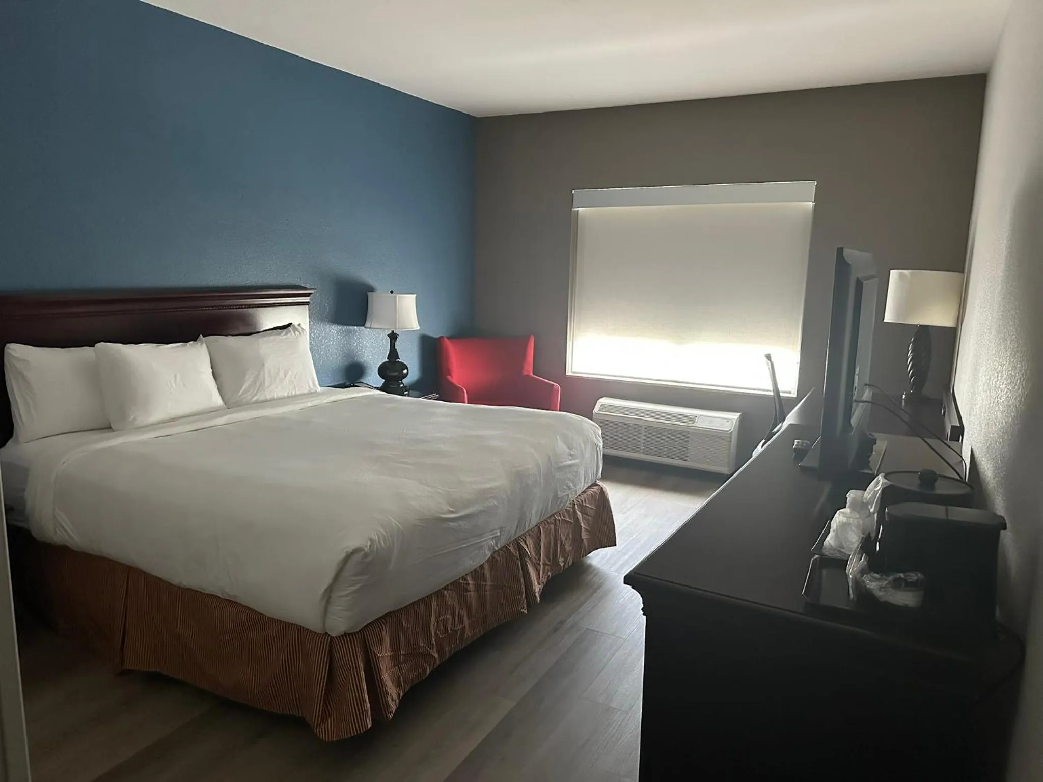 Bedroom, Bed in Country Inn & Suites by Radisson, Concord (Kannapolis), NC