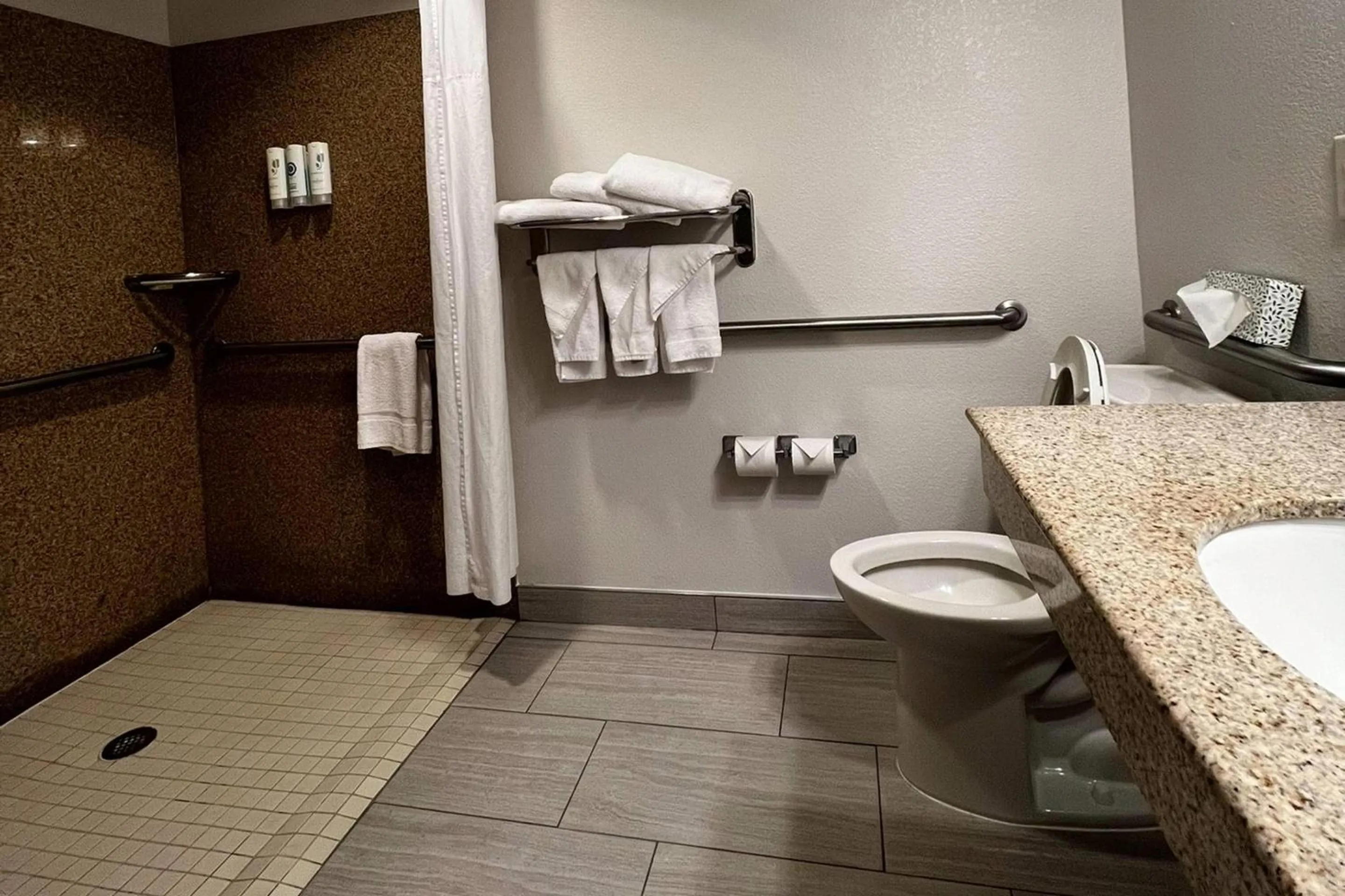 Bedroom in Country Inn & Suites by Radisson, Concord (Kannapolis), NC