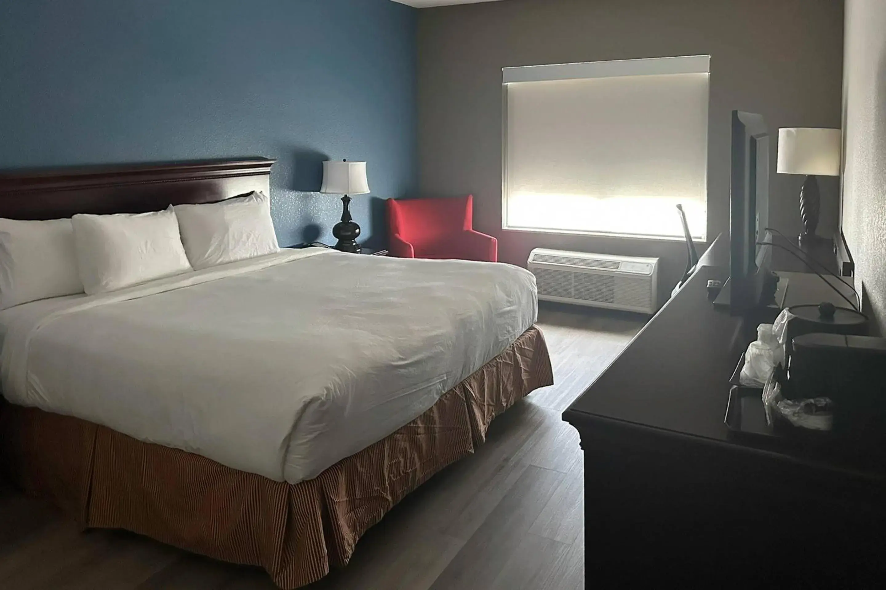 Bedroom, Bed in Country Inn & Suites by Radisson, Concord (Kannapolis), NC Bedroom, Bed in Country Inn & Suites by Radisson, Concord (Kannapolis), NC