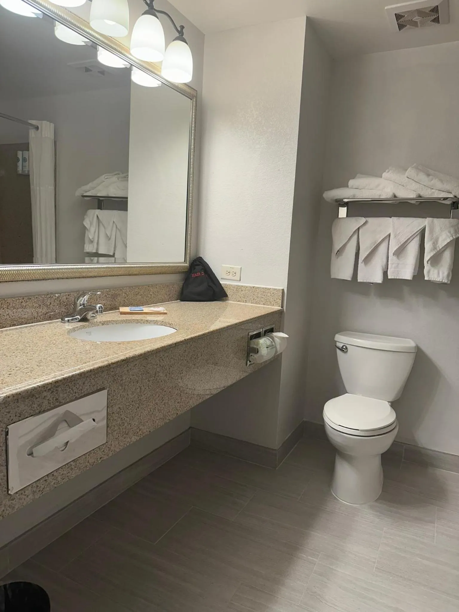 Bathroom in Country Inn & Suites by Radisson, Concord (Kannapolis), NC