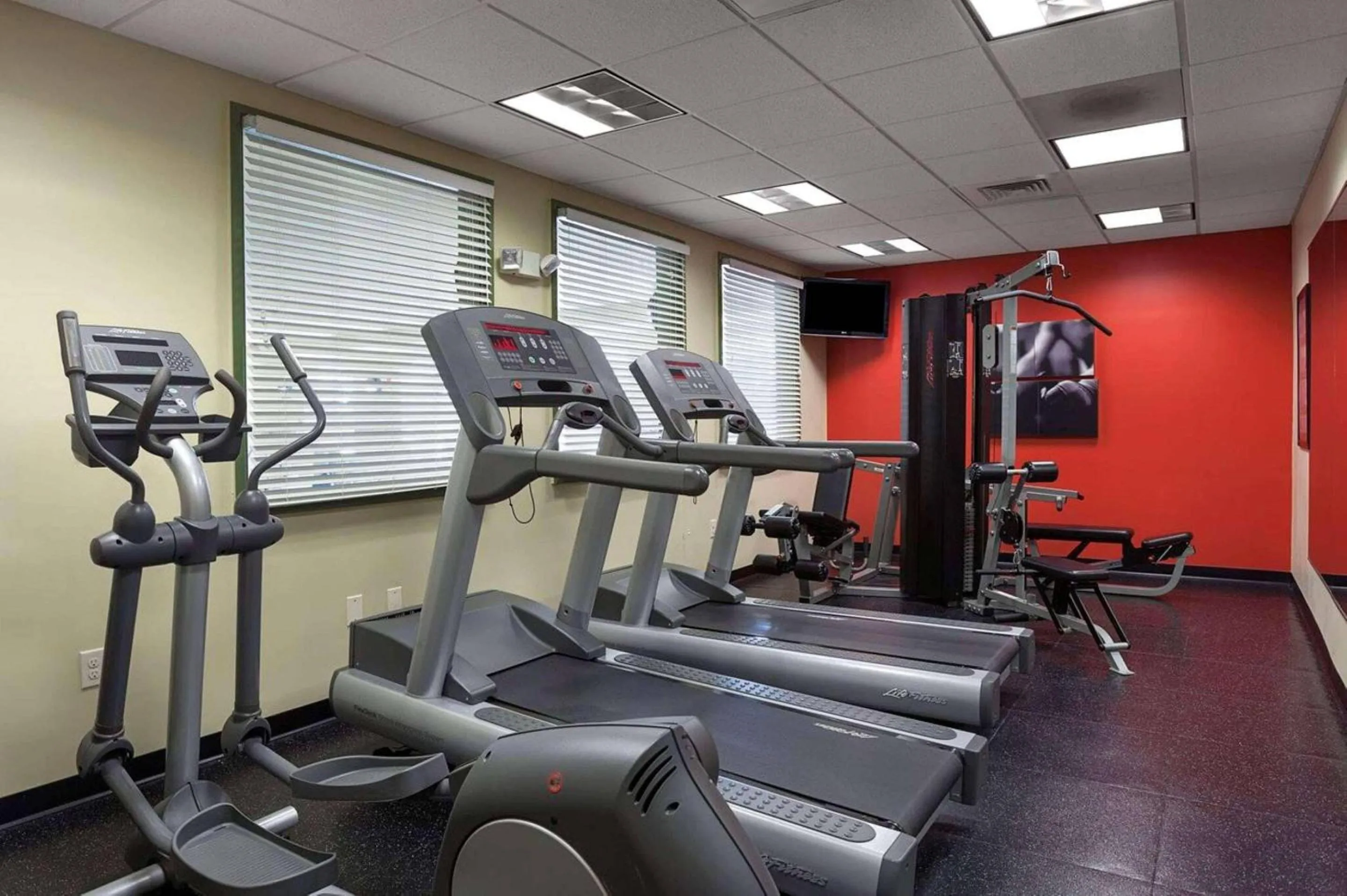 Fitness centre/facilities in Country Inn & Suites by Radisson, Concord (Kannapolis), NC