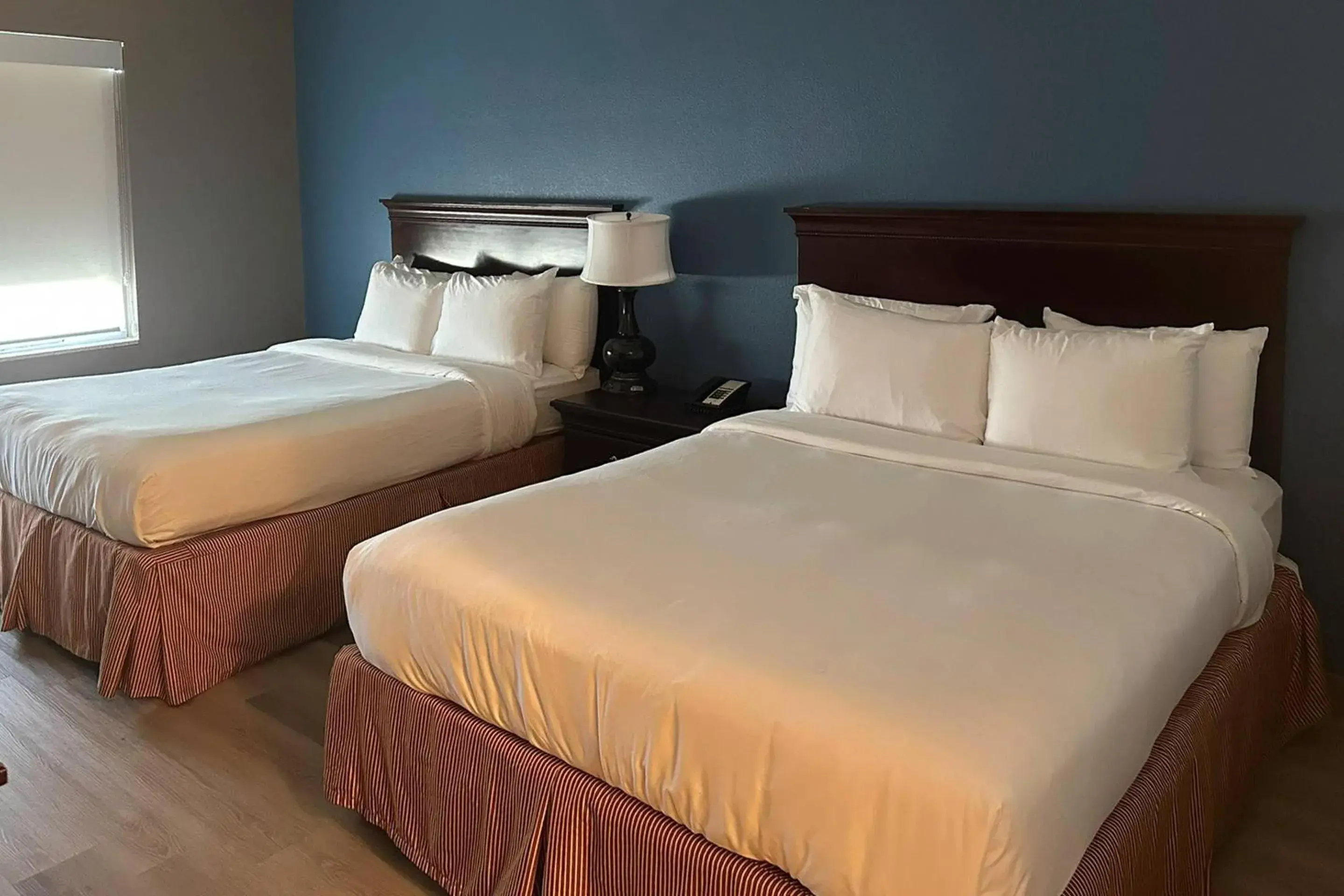 Bedroom, Bed in Country Inn & Suites by Radisson, Concord (Kannapolis), NC Bedroom, Bed in Country Inn & Suites by Radisson, Concord (Kannapolis), NC