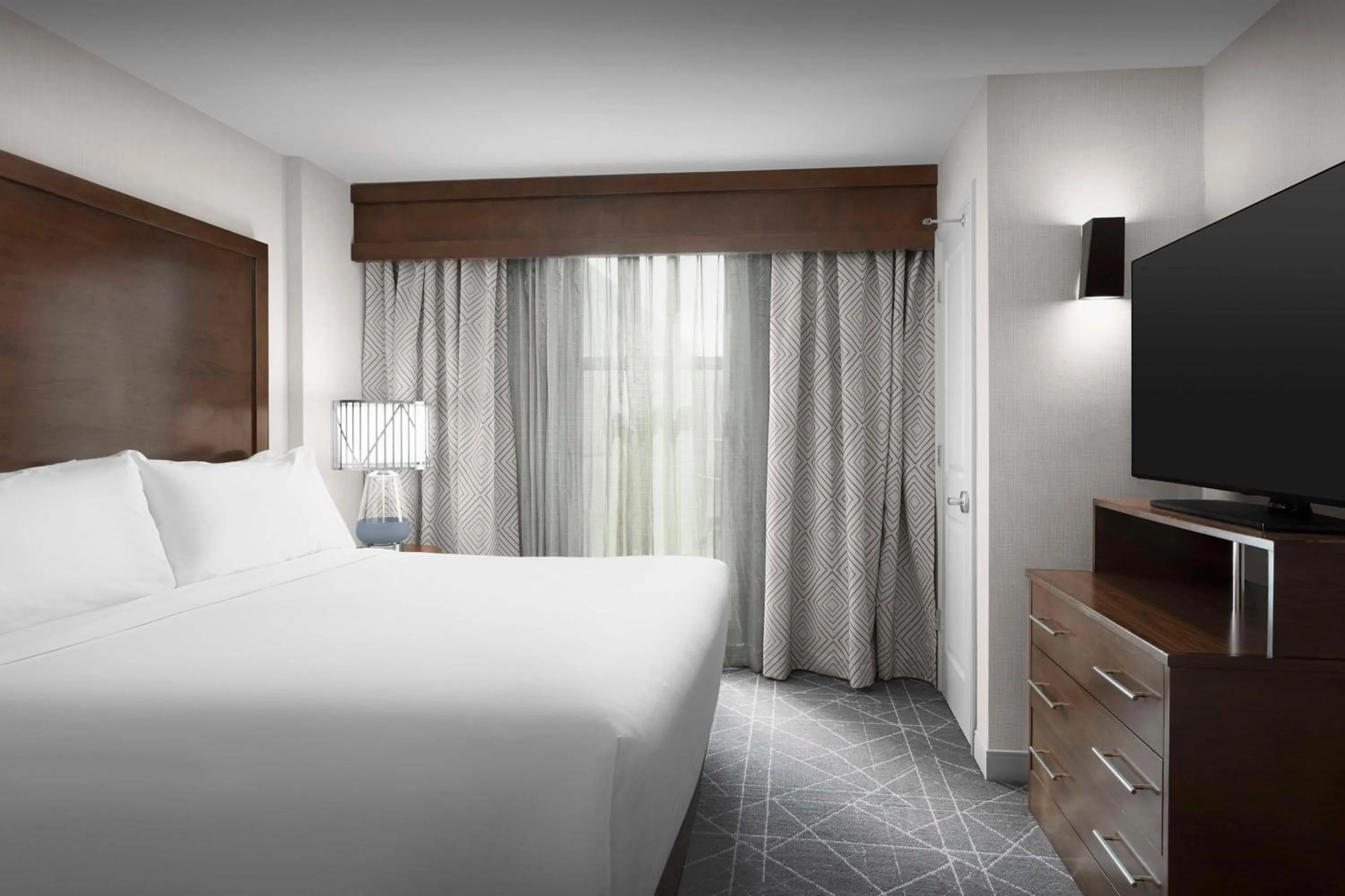 Bed in Embassy Suites Atlanta - Kennesaw Town Center